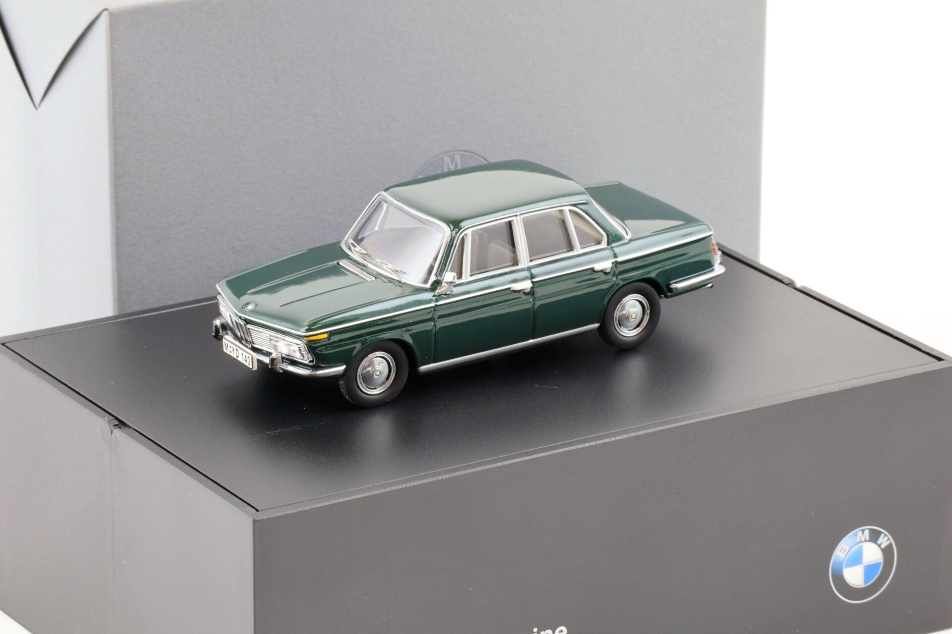 1:43 Schuco BMW 2000 Limousine Sedan dark green DEALER VERSION