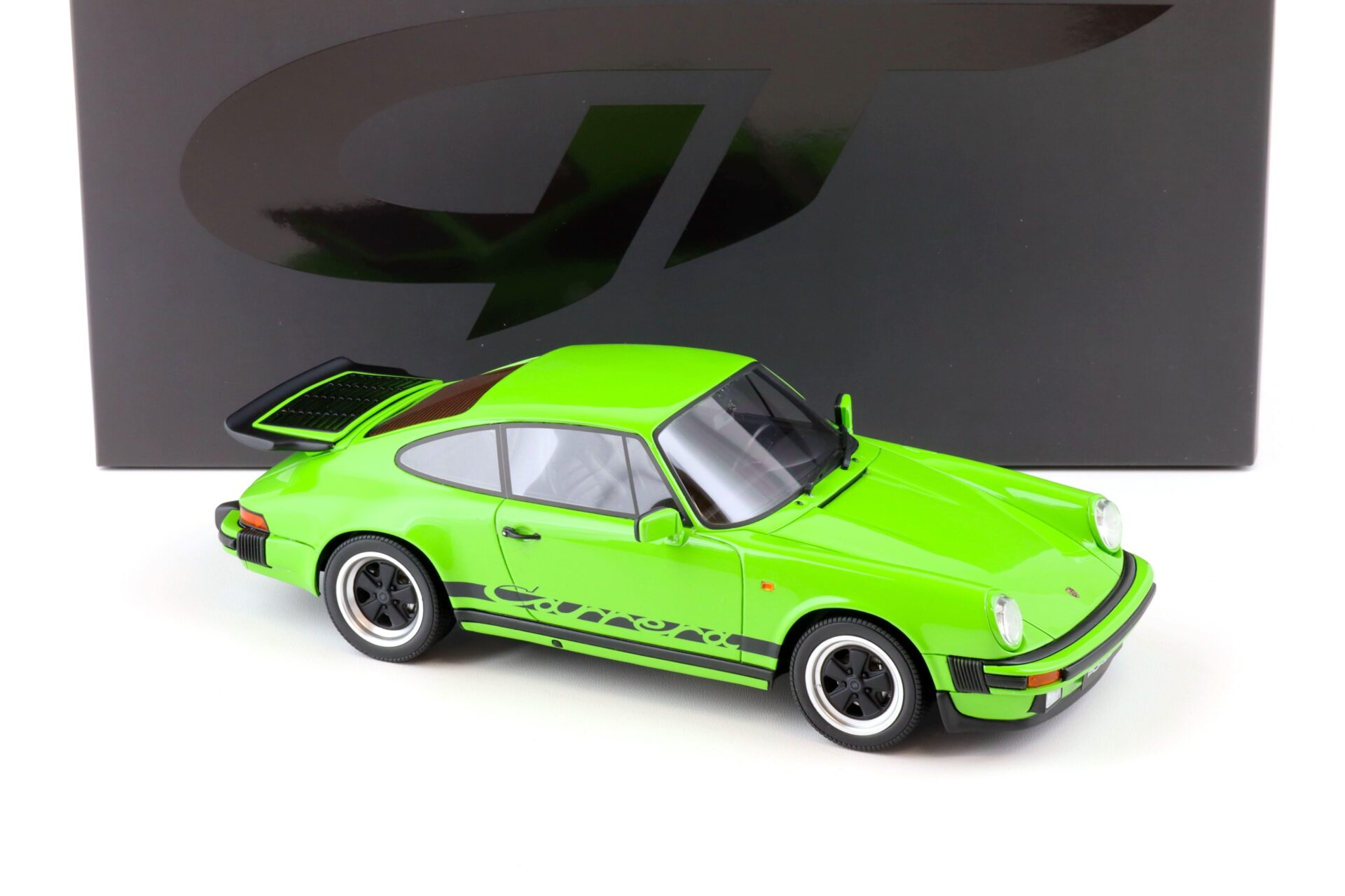 1:18 GT Spirit GT740 Porsche 911 Carrera 3.2 Coupe 1984 Lime green