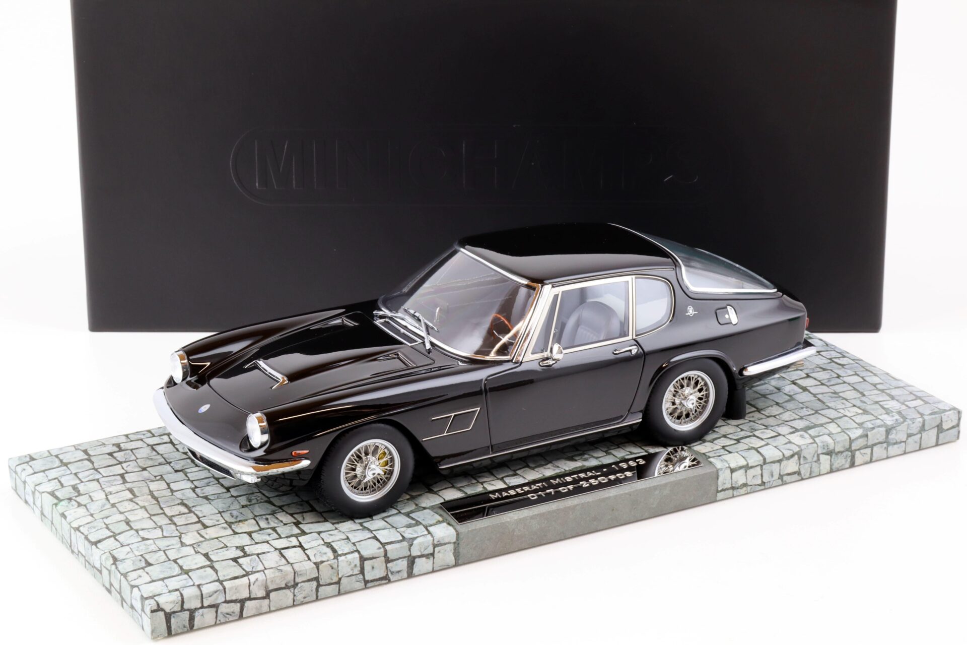 ID 81555 orig 1.jpg 1:18 Minichamps Maserati Mistral Coupe 1963 black - Limited 250 pcs.