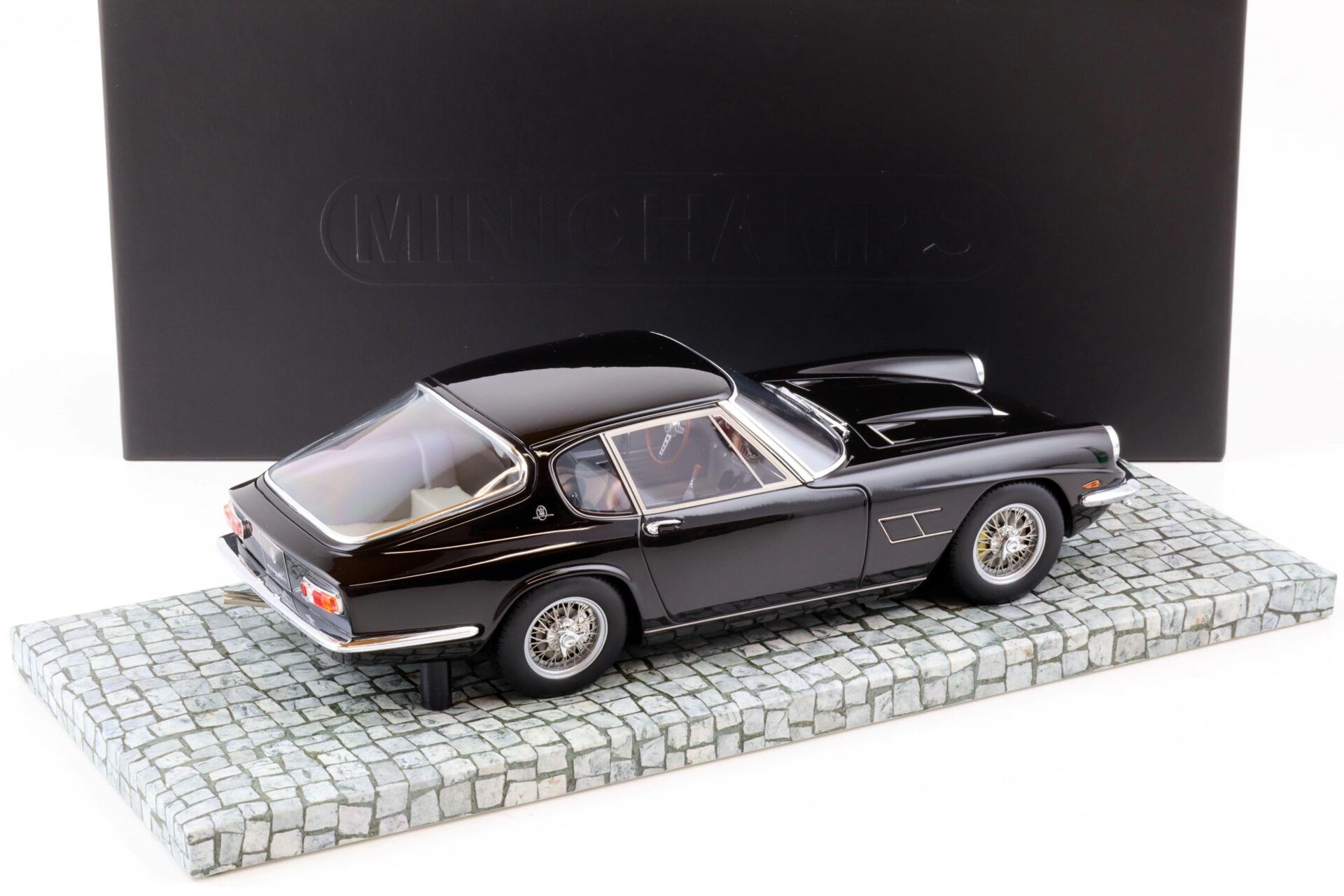 1:18 Minichamps Maserati Mistral Coupe 1963 black - Limited 250 pcs.