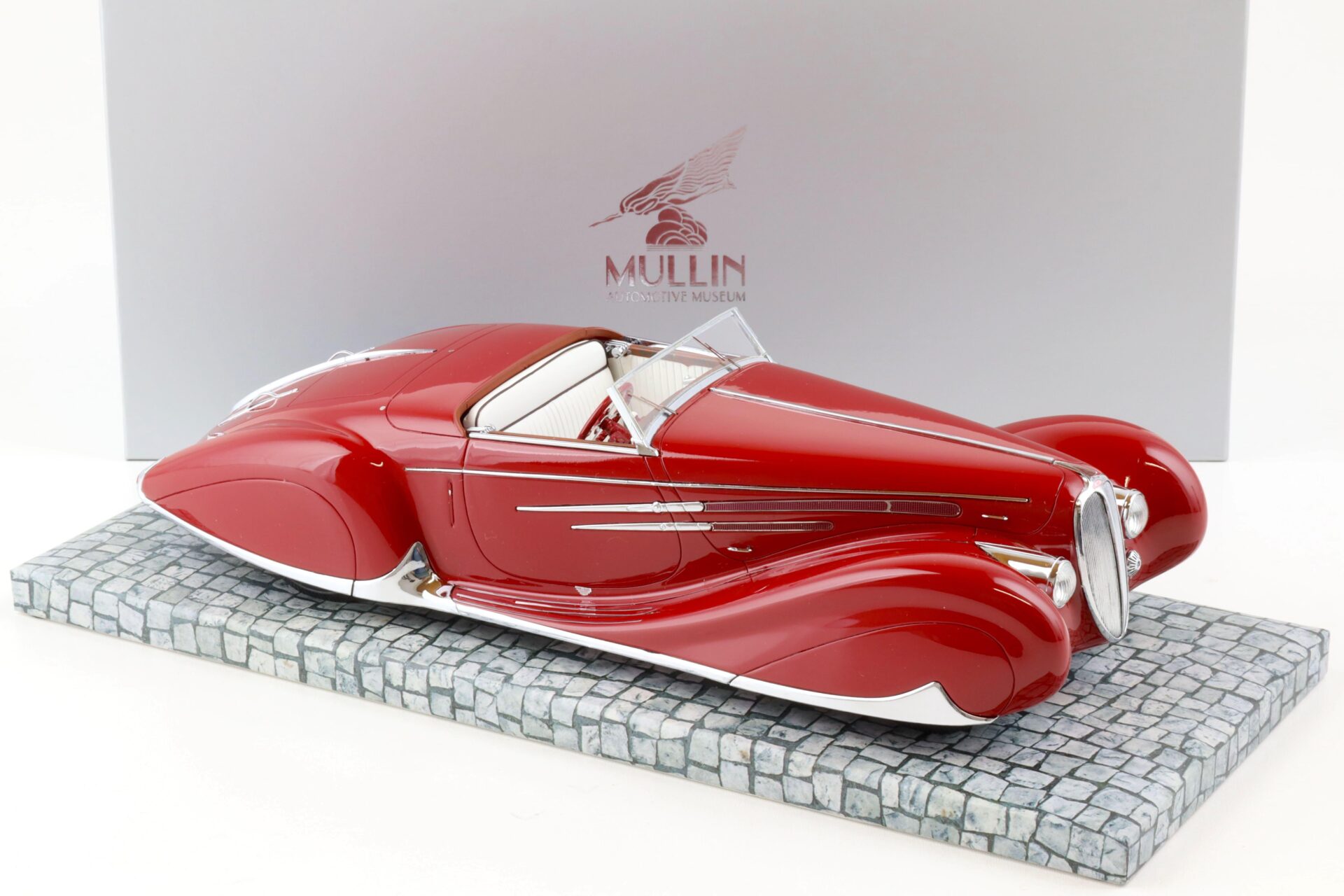1:18 Minichamps 1939 Delahaye Type 165 Cabriolet red The Mullin Automotive Museum