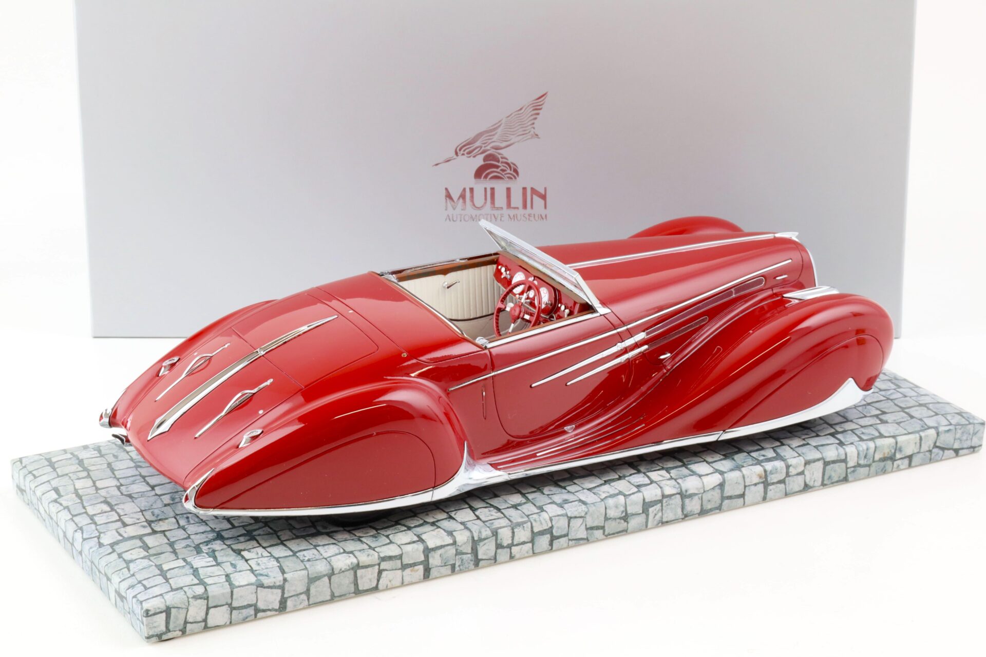 1:18 Minichamps 1939 Delahaye Type 165 Cabriolet red The Mullin Automotive Museum