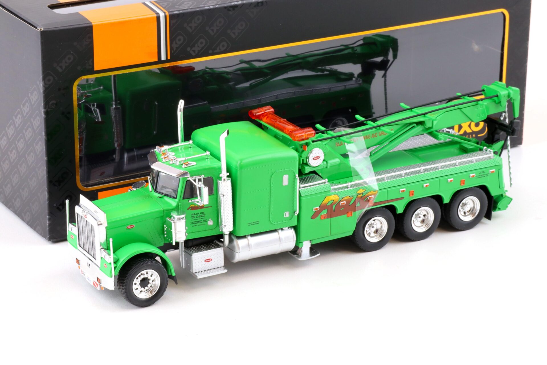 ID 81607 orig.jpg 1:43 IXO 1970 Peterbilt 359 Wrecker Truck Abschlepper Tow Truck green