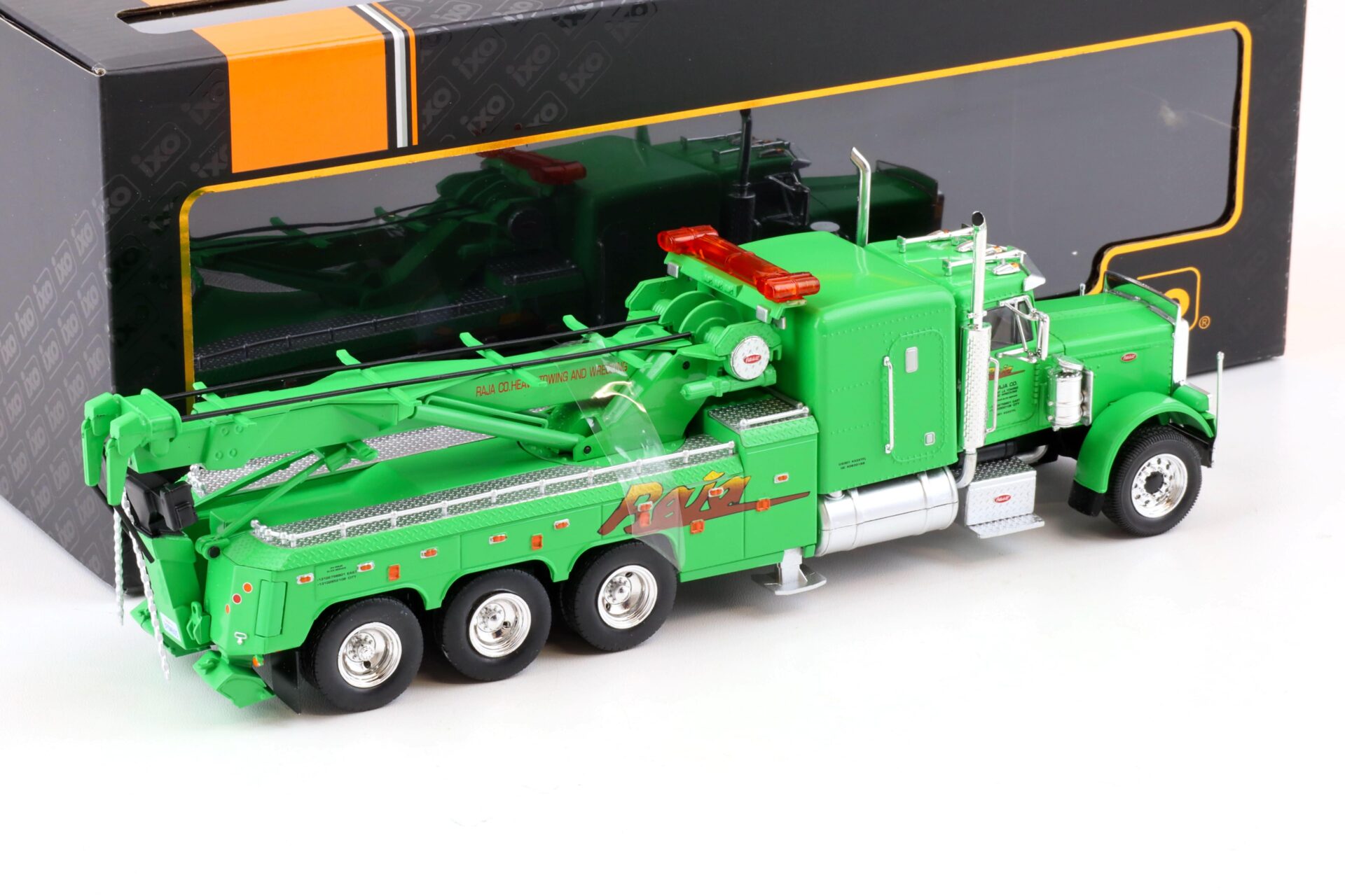 1:43 IXO 1970 Peterbilt 359 Wrecker Truck Abschlepper Tow Truck green