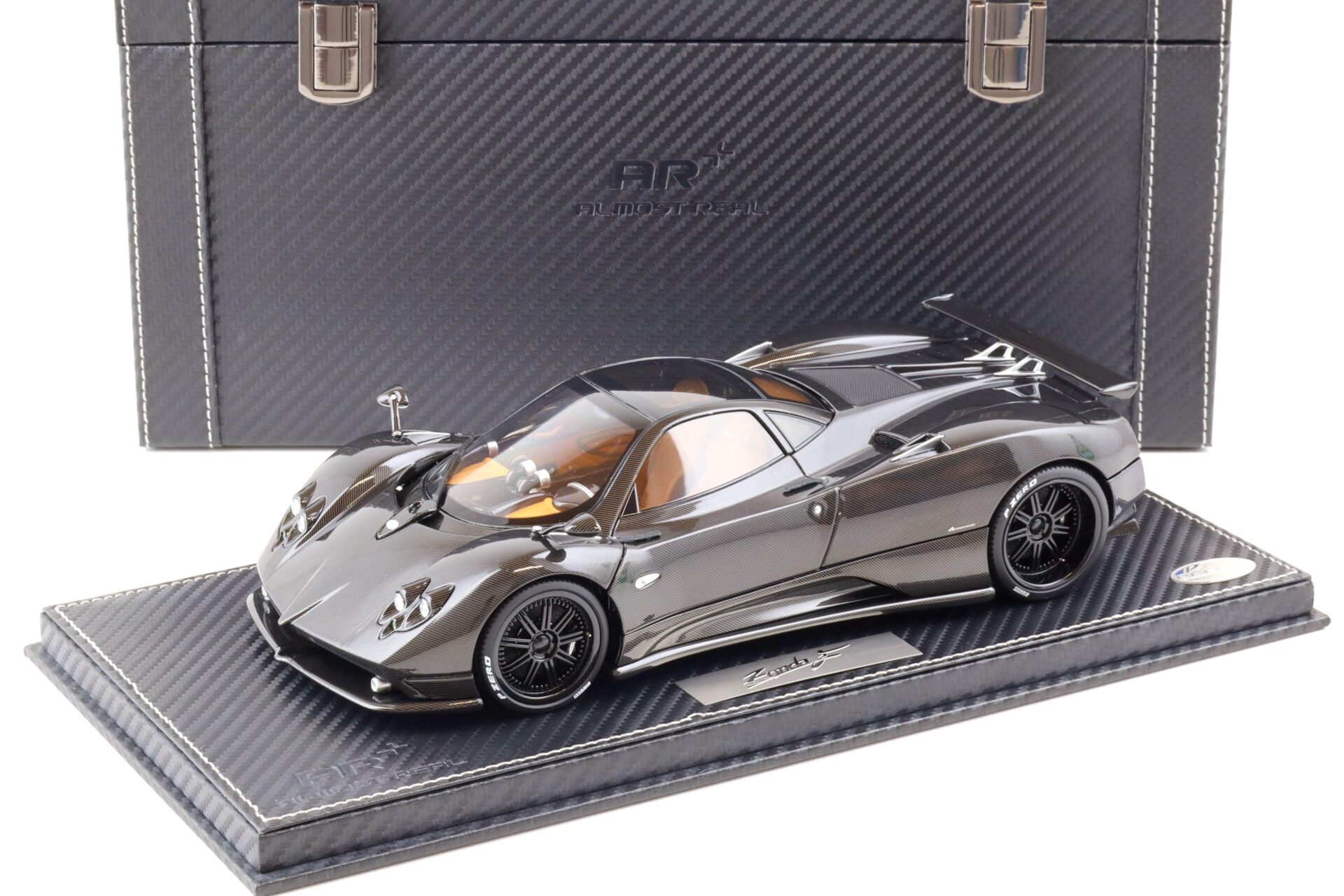 ID 81715 orig.jpg 1:18 BBR Almost Real Pagani Zonda F Carbon Fiber with suitcase - Limited 100 pcs.