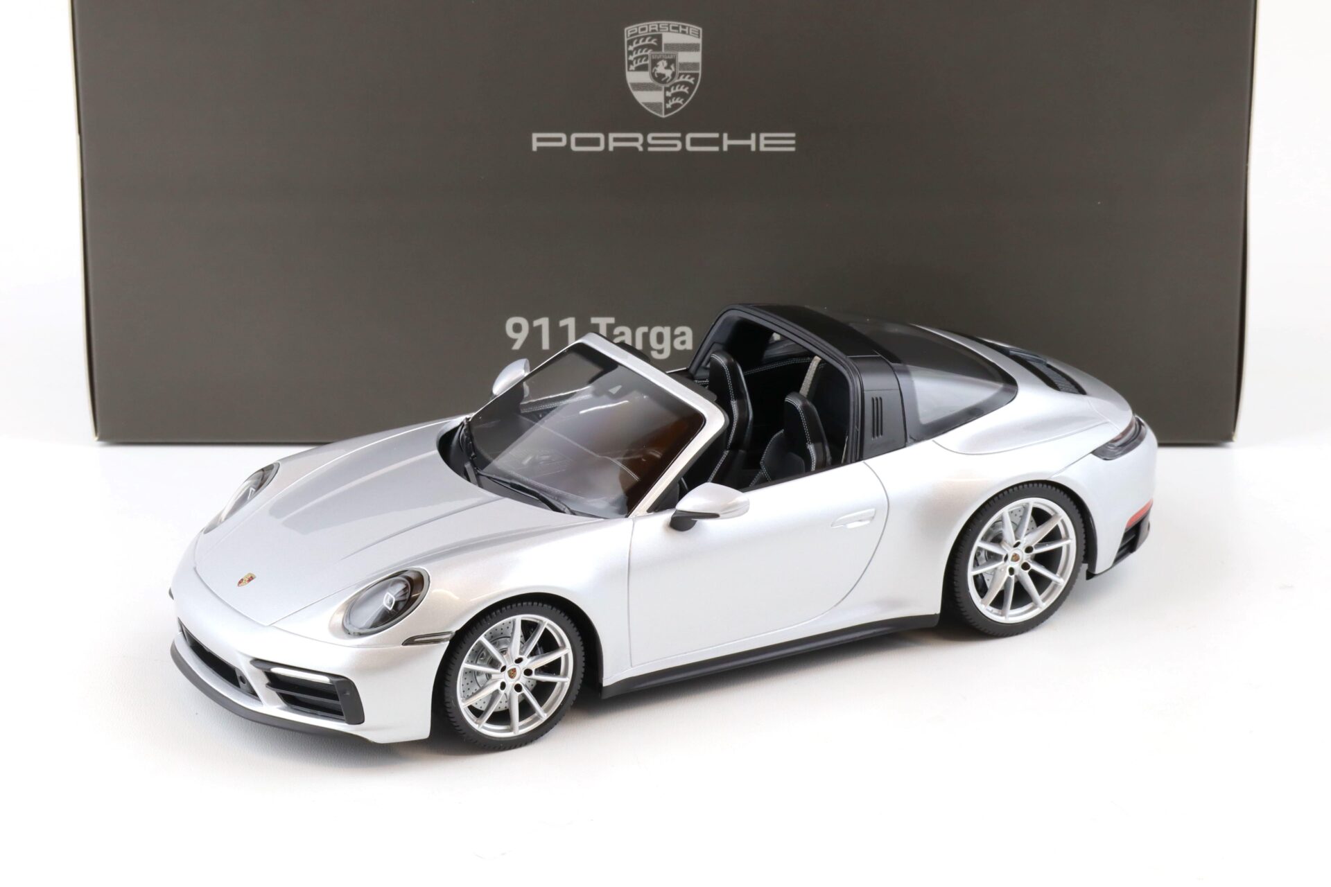 1:18 Minichamps Porsche 911 (992) Targa 4 GTS GT-silver metallic WAP DEALER