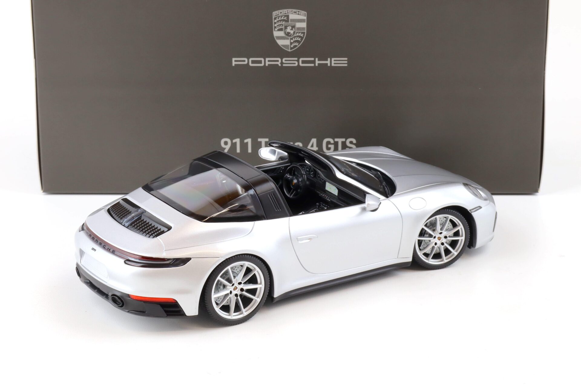 1:18 Minichamps Porsche 911 (992) Targa 4 GTS GT-silver metallic WAP DEALER