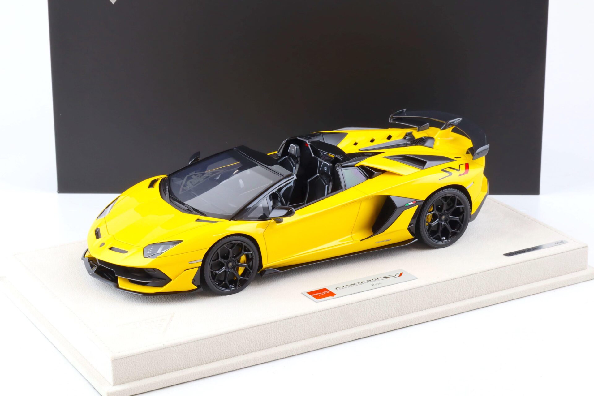 ID 81909 orig 1.jpg 1:18 EIDOLON MAKE UP Lamborghini Aventador SVJ Roadster 2019 Giallo Inti - Limited 30 pcs.