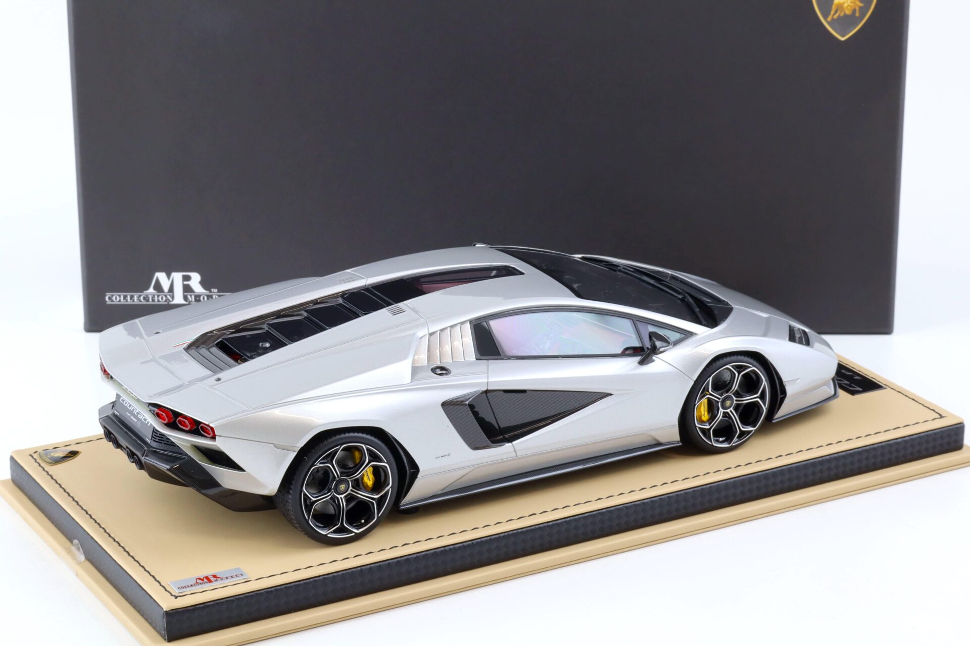 1:18 MR Collection Lamborghini Countach LPI 800-4 Argento Luna - Limited 49 pcs.
