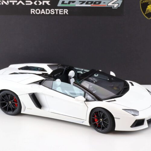 1:18 AUTOart Lamborghini Aventador LP700-4 Roadster bianco Isis/ white
