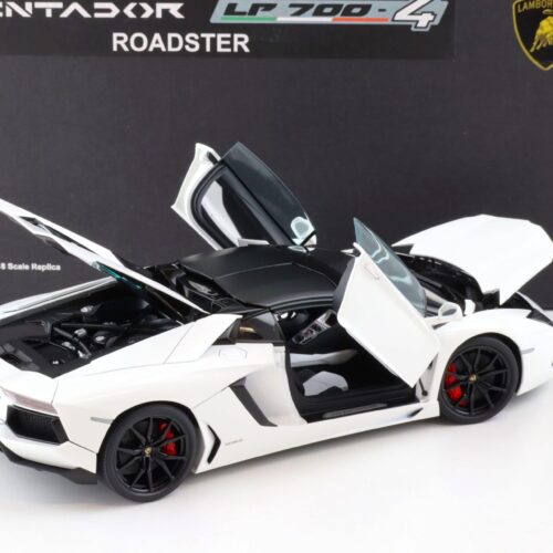 1:18 AUTOart Lamborghini Aventador LP700-4 Roadster bianco Isis/ white