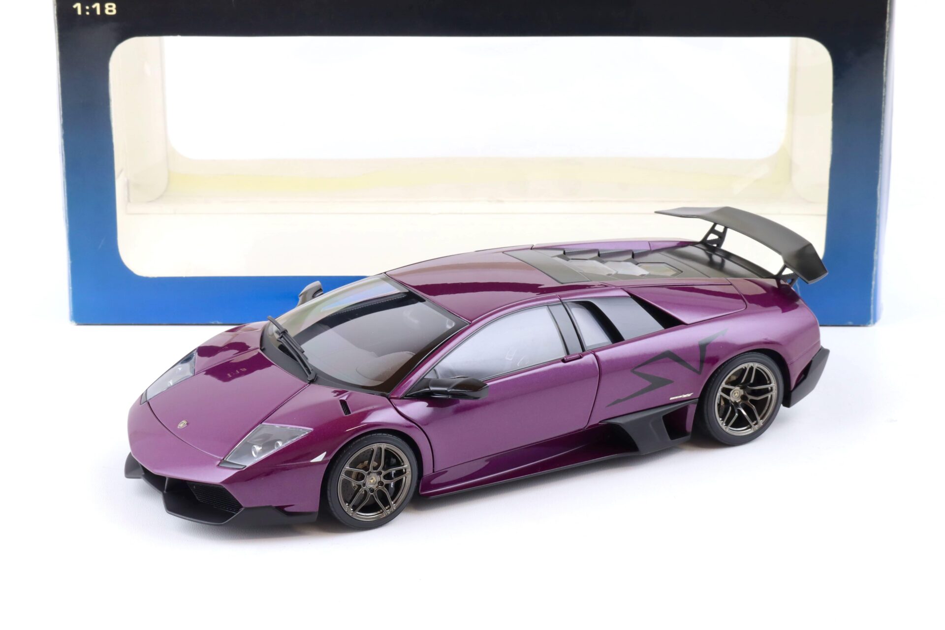 1:18 AUTOart Lamborghini Murcielago LP670-4 SV viola ophelia/ purple
