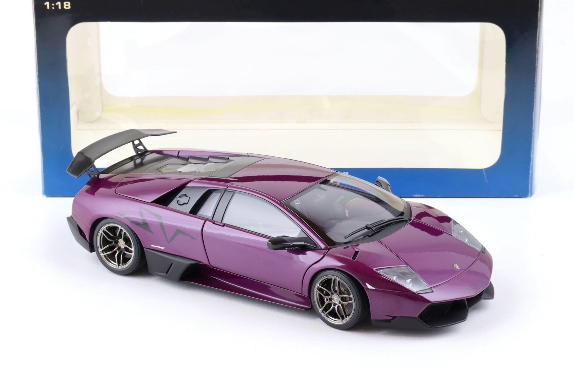1:18 AUTOart Lamborghini Murcielago LP670-4 SV viola ophelia/ purple