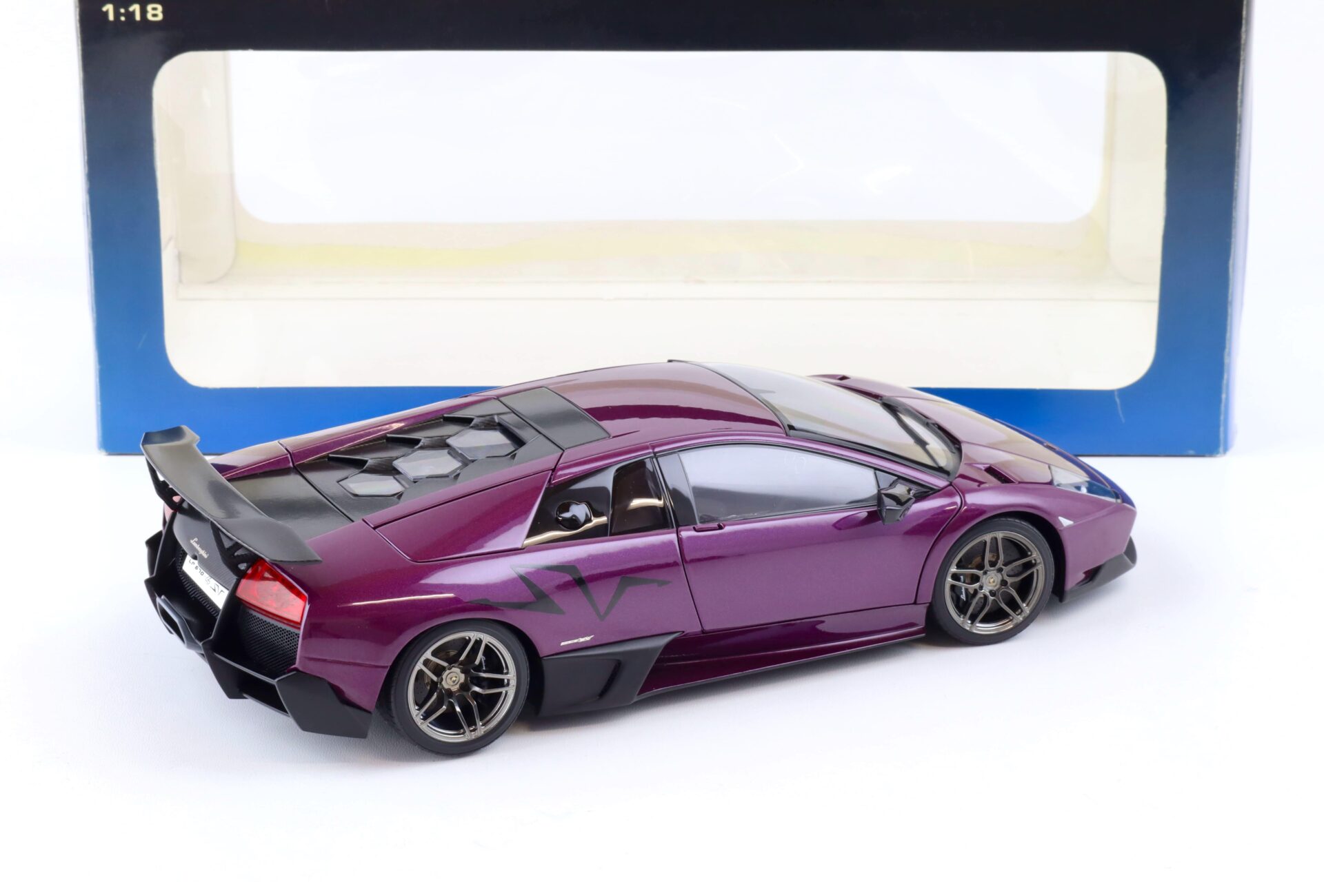 1:18 AUTOart Lamborghini Murcielago LP670-4 SV viola ophelia/ purple