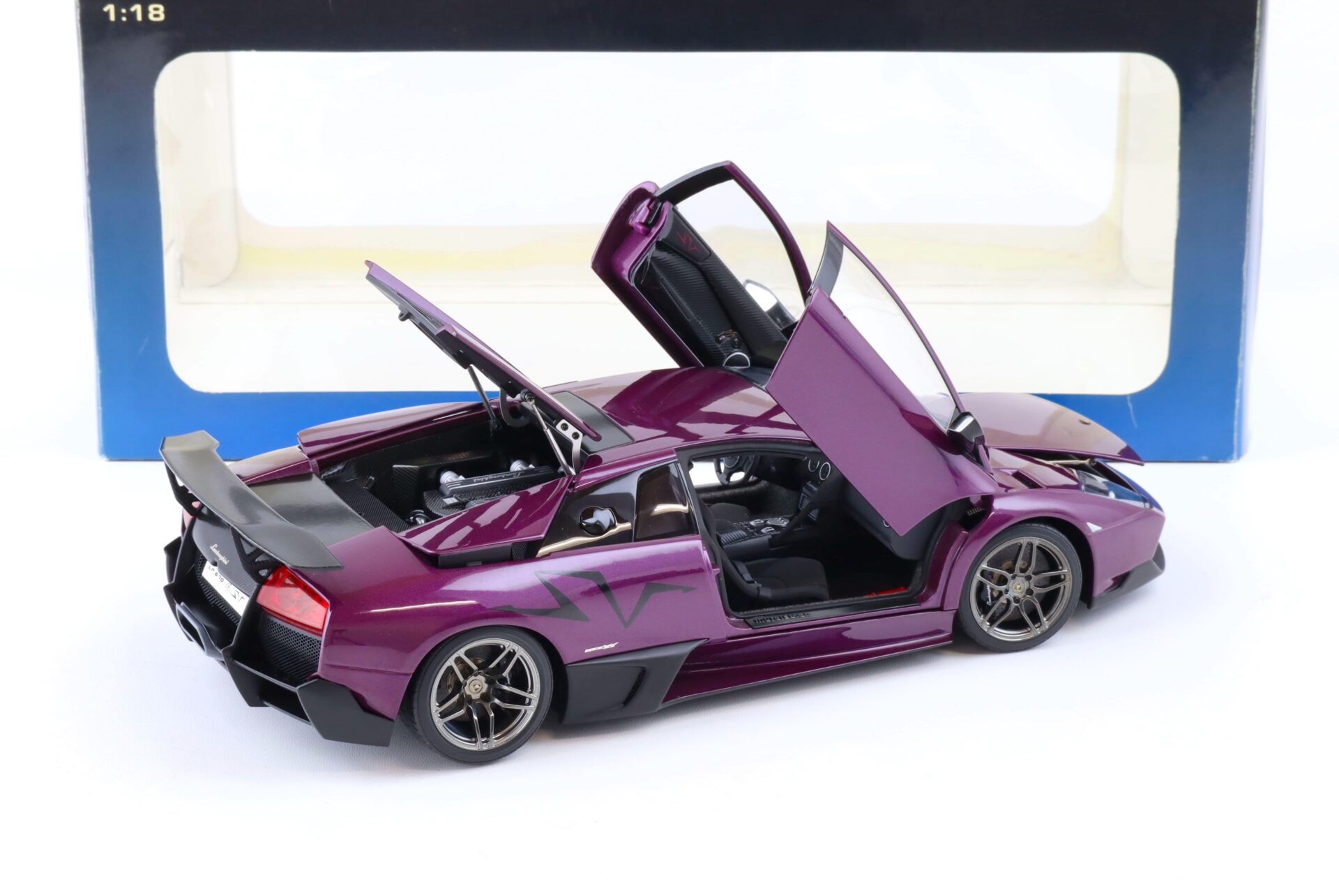 1:18 AUTOart Lamborghini Murcielago LP670-4 SV viola ophelia/ purple