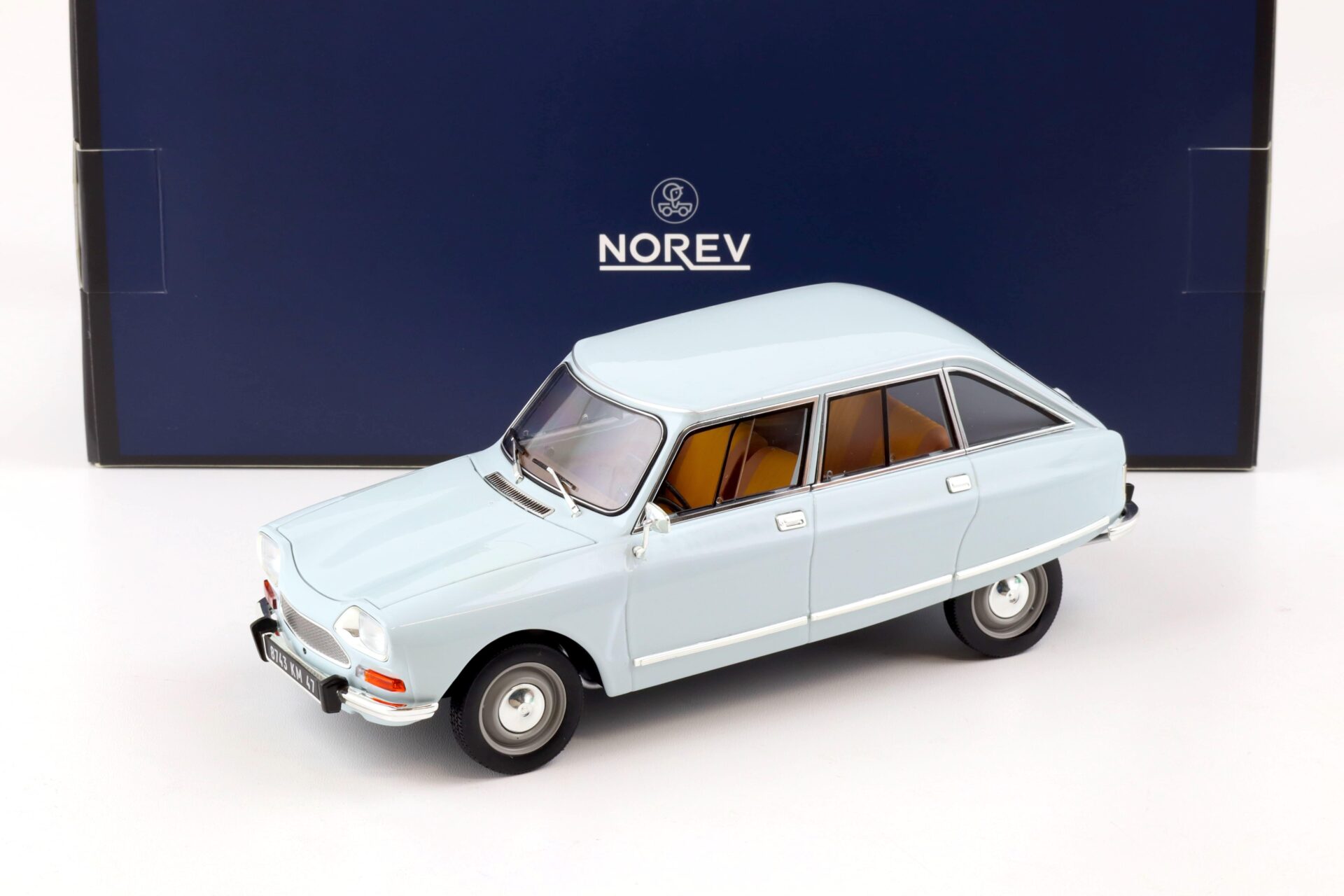 1:18 Norev Citroen Ami 8 Club 1969 Thasos blue - Limited 300 pcs.