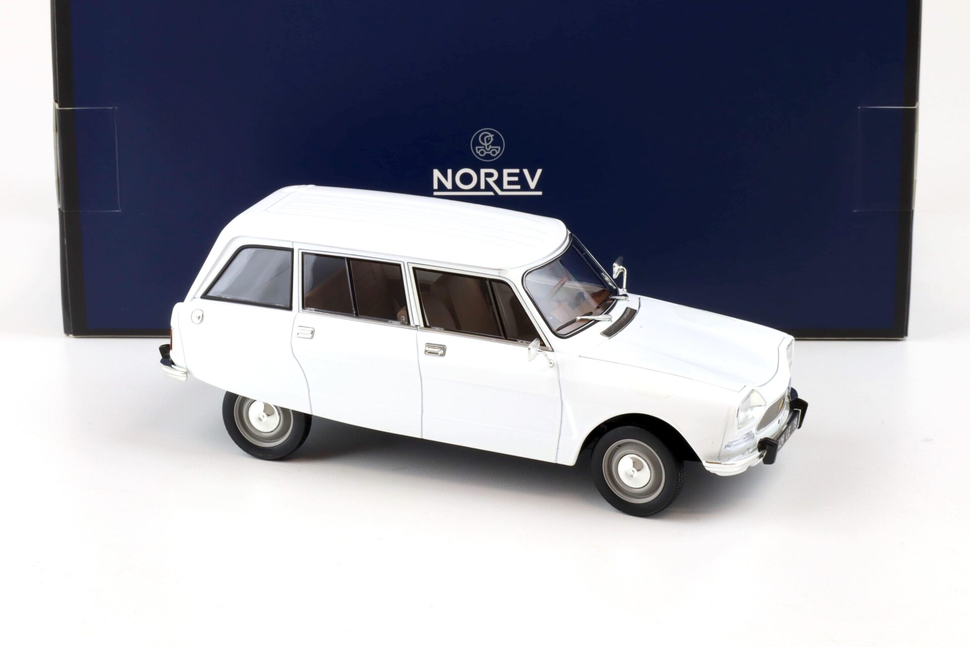 1:18 Norev Citroen Ami 8 Break 1975 white - Limited 300 pcs.