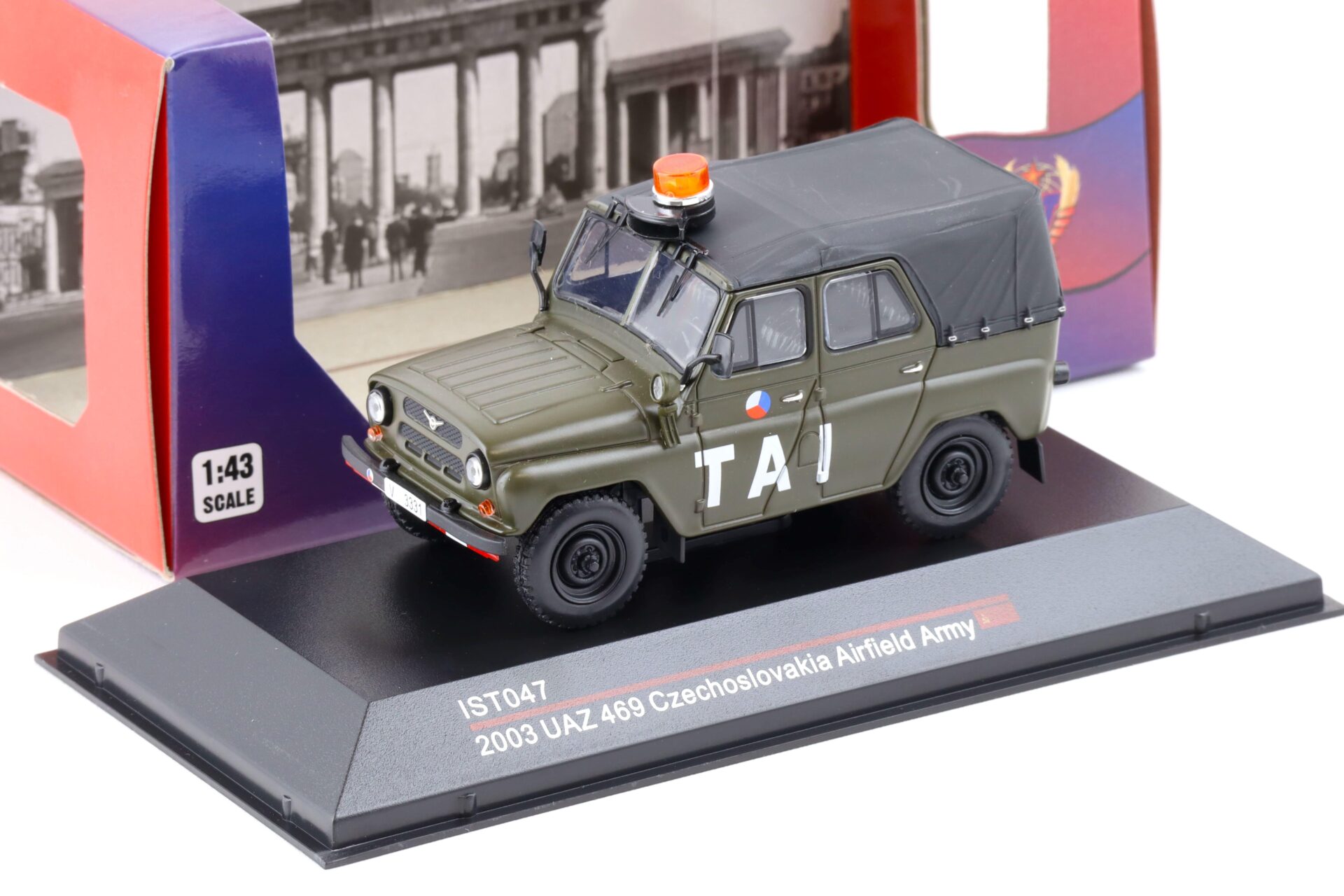 ID 82250 orig.jpg 1:43 IST Models 2003 UAZ 469 Czechoslovakia Airfield Army TAI green