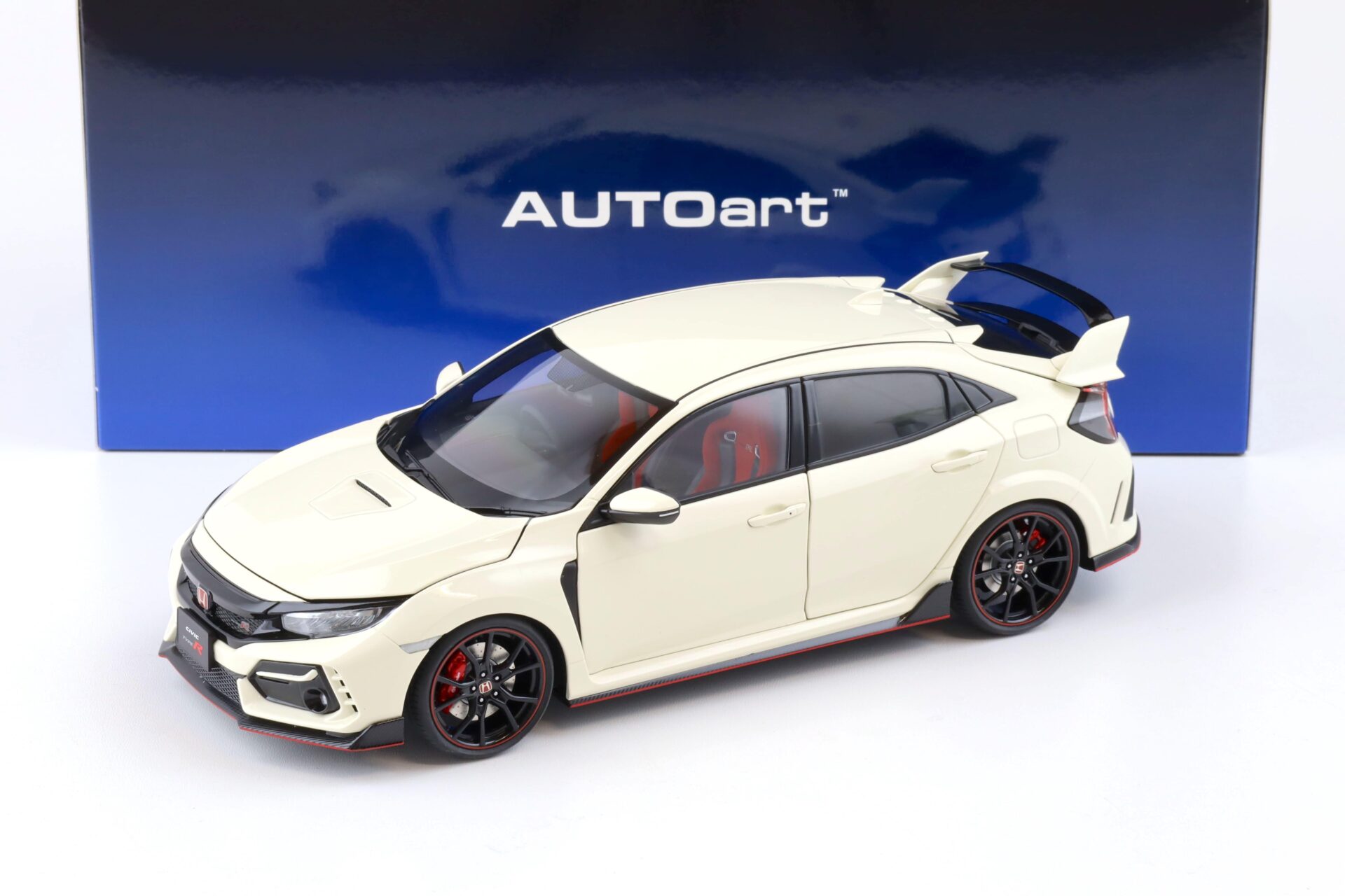 1:18 AUTOart Honda Civic Type R (FK8) 2021 Championship white 73220