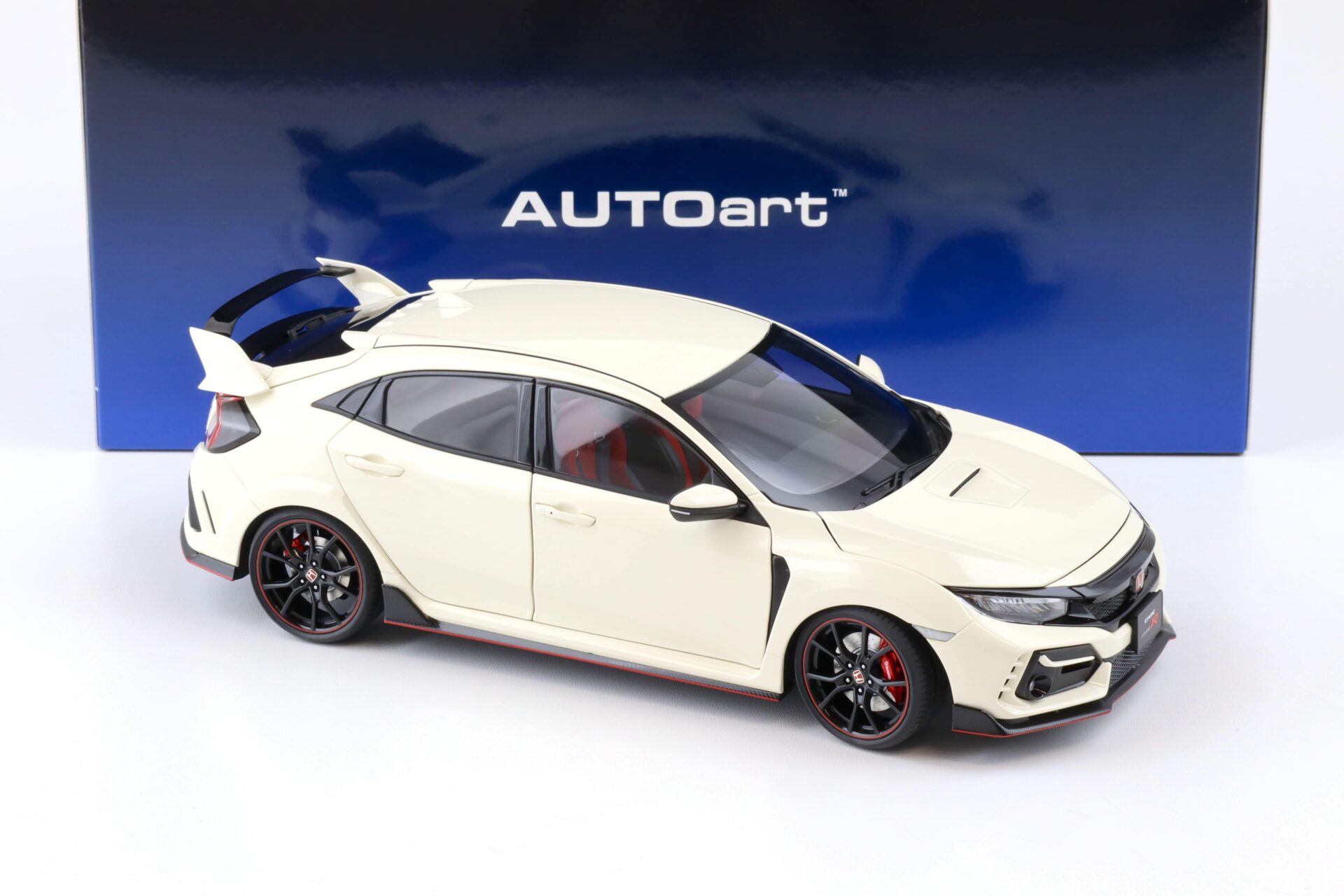 1:18 AUTOart Honda Civic Type R (FK8) 2021 Championship white 73220