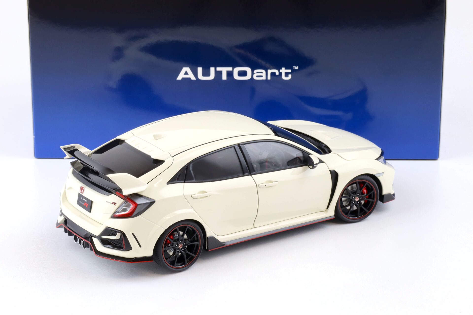 1:18 AUTOart Honda Civic Type R (FK8) 2021 Championship white 73220