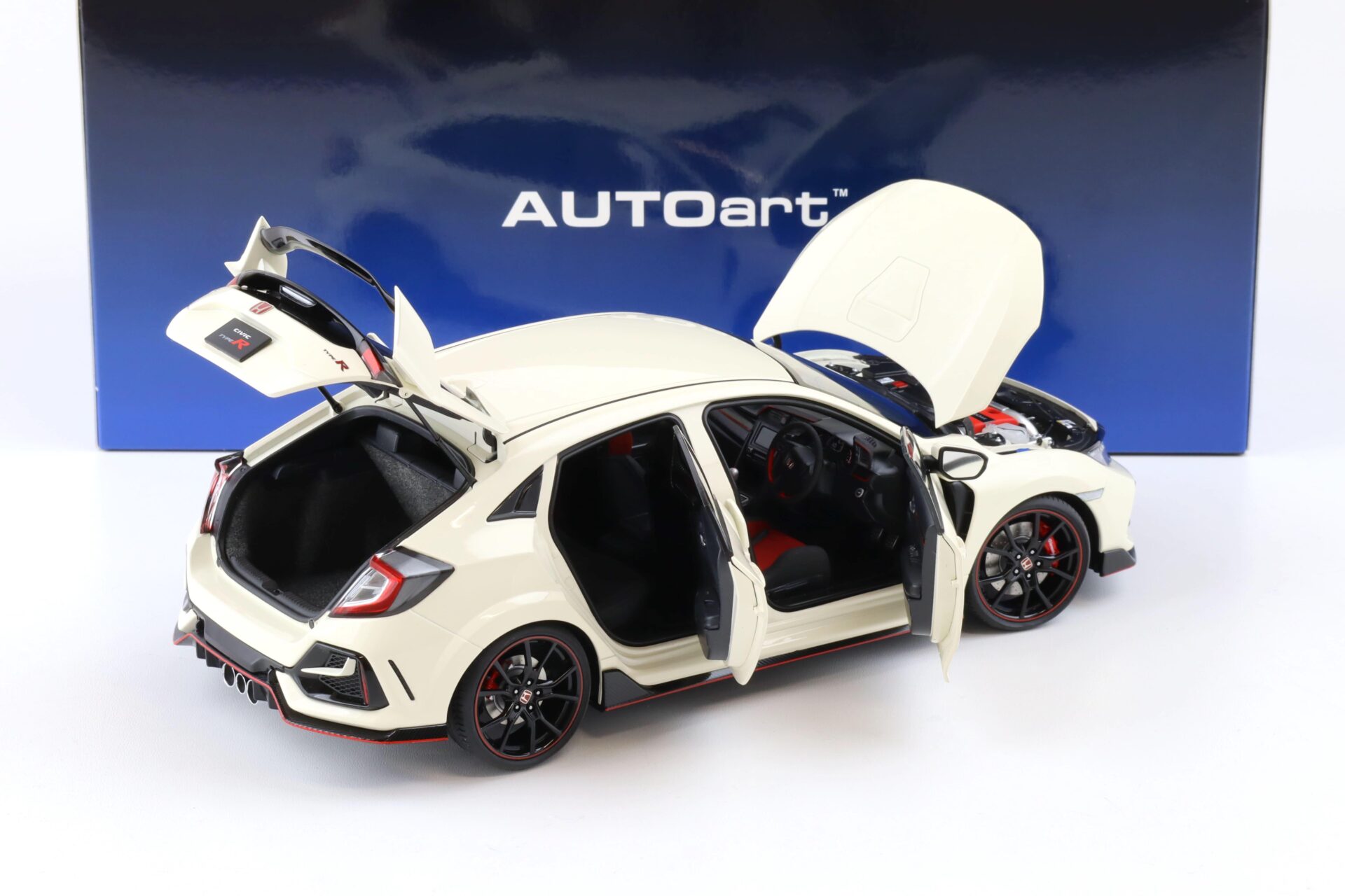 1:18 AUTOart Honda Civic Type R (FK8) 2021 Championship white 73220