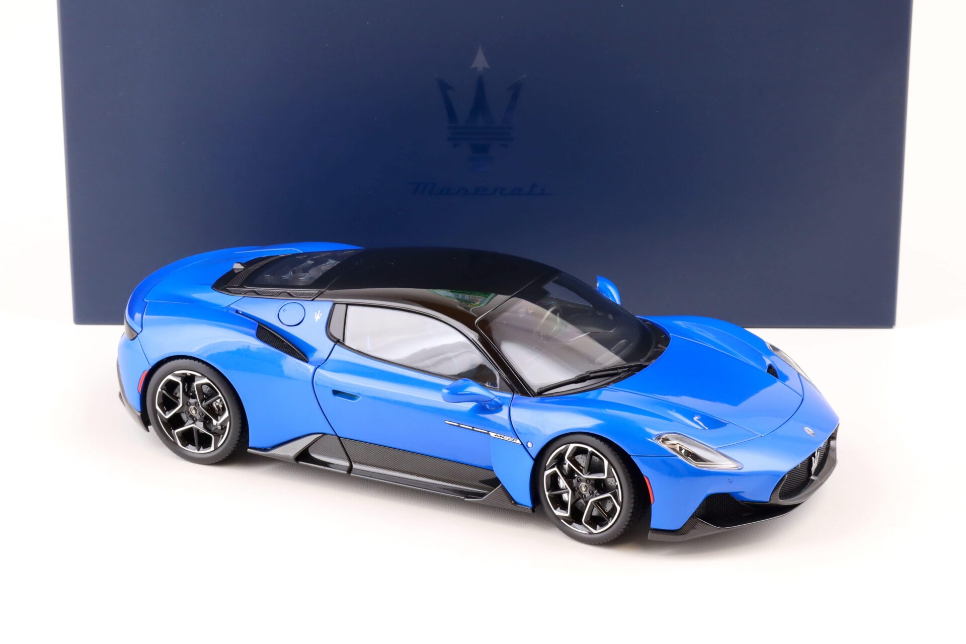 1:18 BBR Maserati MC20 Coupe 2020 Blu Infinito/ Gloss black roof Die-Cast HE180051E