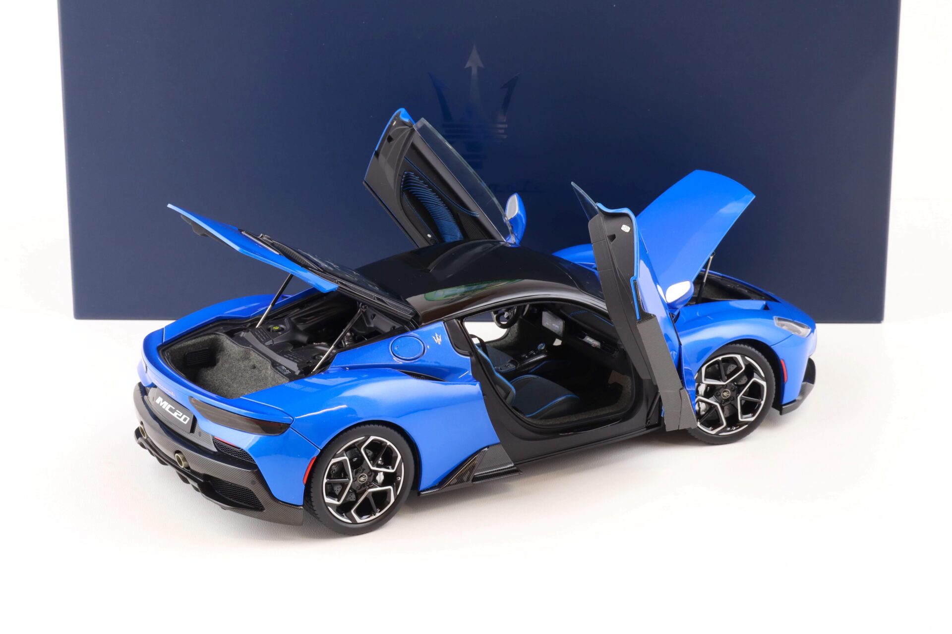 1:18 BBR Maserati MC20 Coupe 2020 Blu Infinito/ Gloss black roof Die-Cast HE180051E