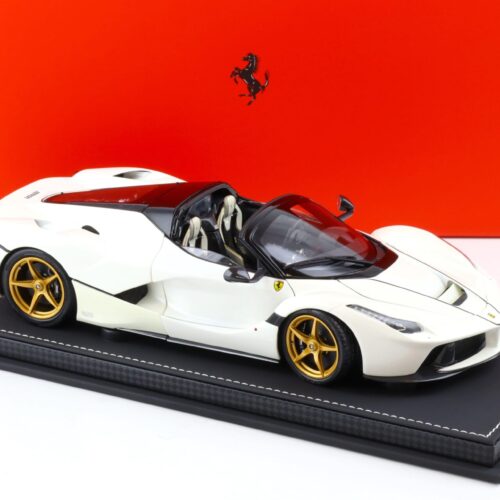 1:18 BBR Ferrari LaFerrari Aperta JUVENTINA Bianco Italia met. with display - Limited 74 pcs.