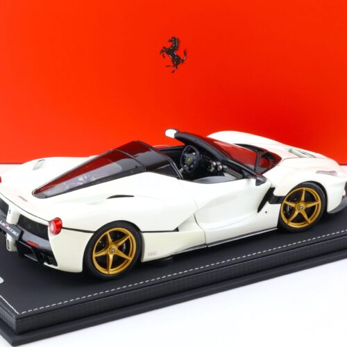 1:18 BBR Ferrari LaFerrari Aperta JUVENTINA Bianco Italia met. with display - Limited 74 pcs.