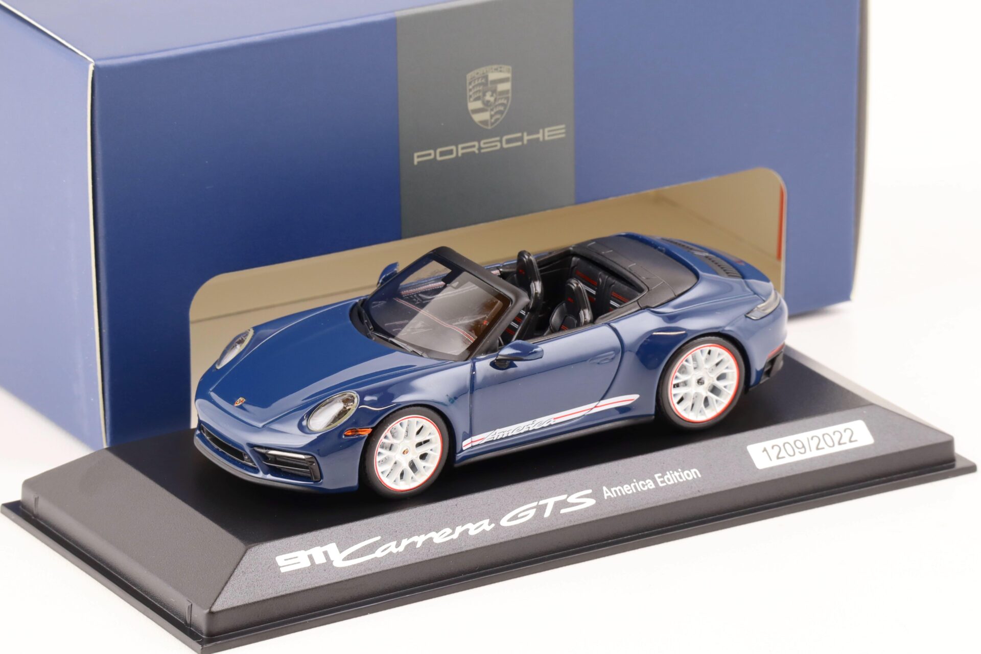 1:43 Minichamps Porsche 911 (992) Carrera GTS Cabriolet America Edition azure blue WAP DEALER