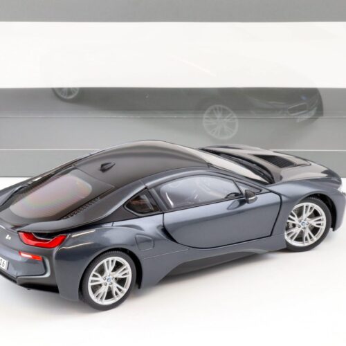 1:18 Paragon 2013 BMW i8 Coupe Sophisto grey and frozen grey
