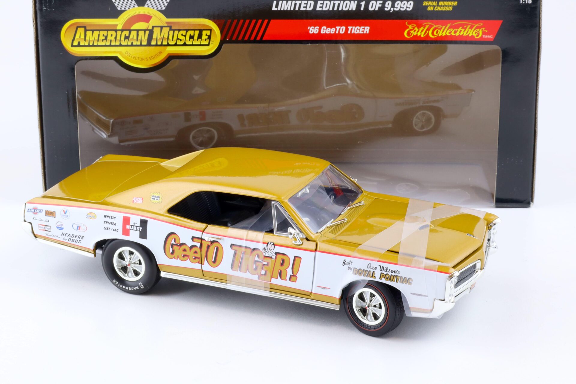 1:18 ERTL 1966 Pontiac GTO Coupe GeeTO Tiger gold metallic/ white