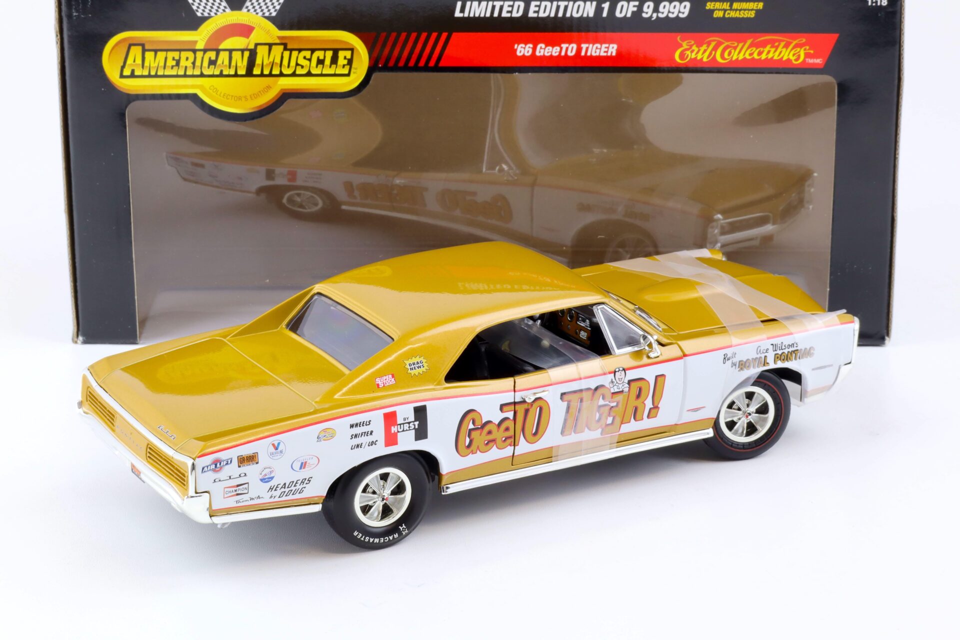 1:18 ERTL 1966 Pontiac GTO Coupe GeeTO Tiger gold metallic/ white