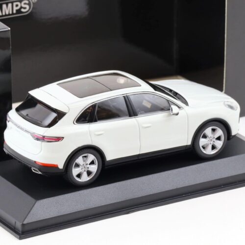 1:43 Minichamps Porsche Cayenne 2017 white