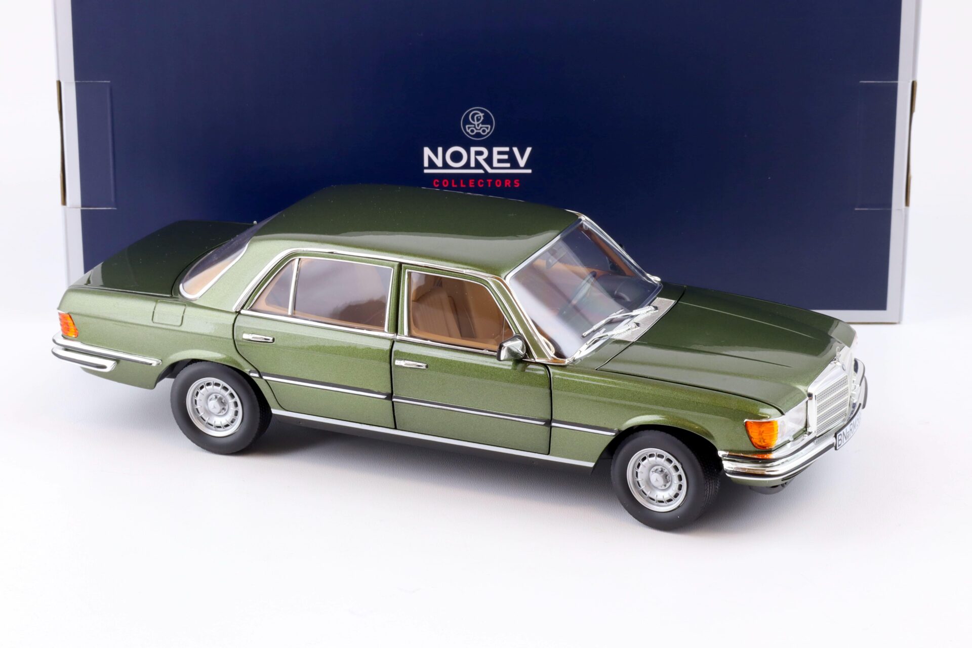 1:18 Norev Mercedes 450 SEL 6.9 Limousine green metallic 1976