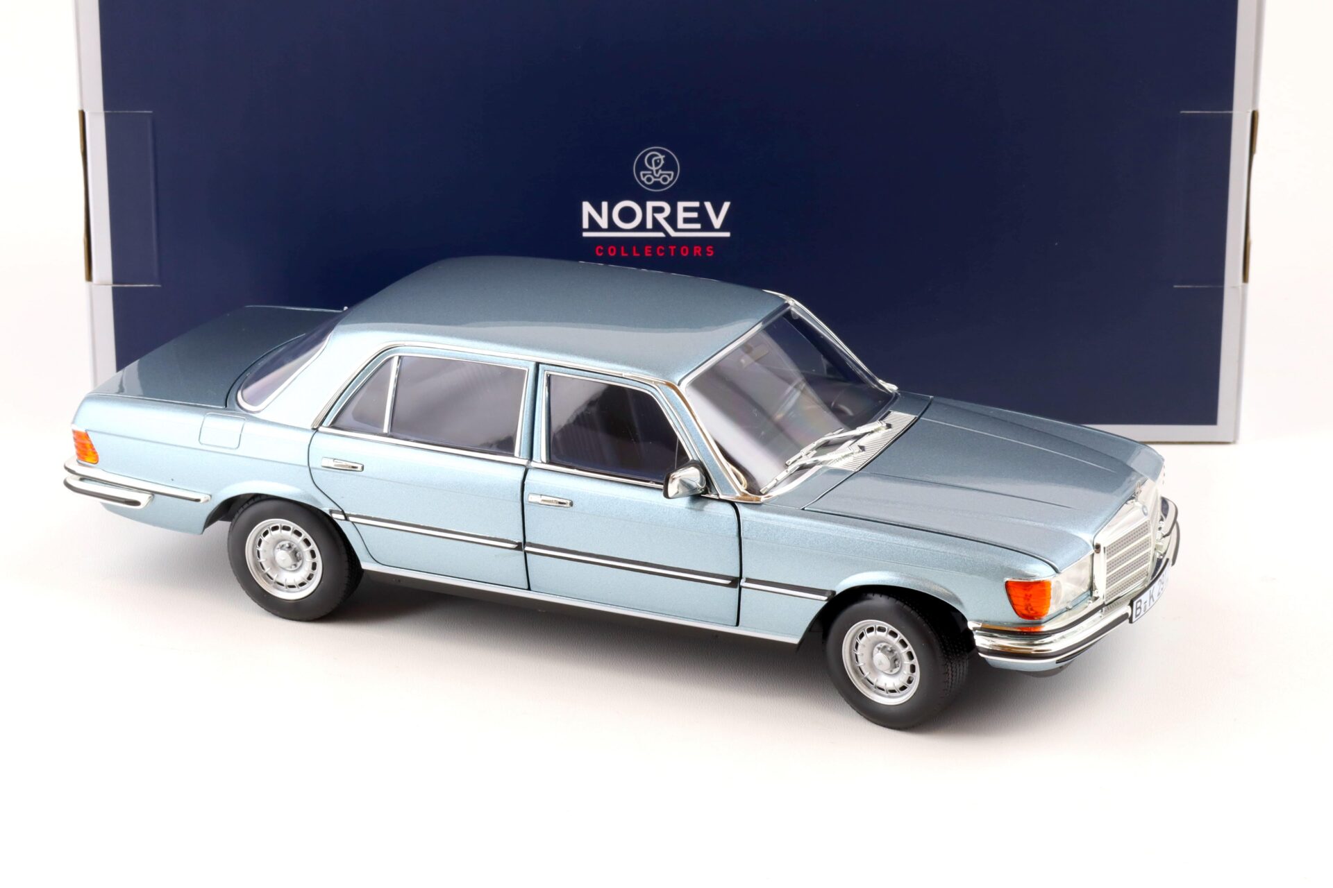 1:18 Norev Mercedes 450 SEL 6.9 Limousine grey/blue metallic 1976