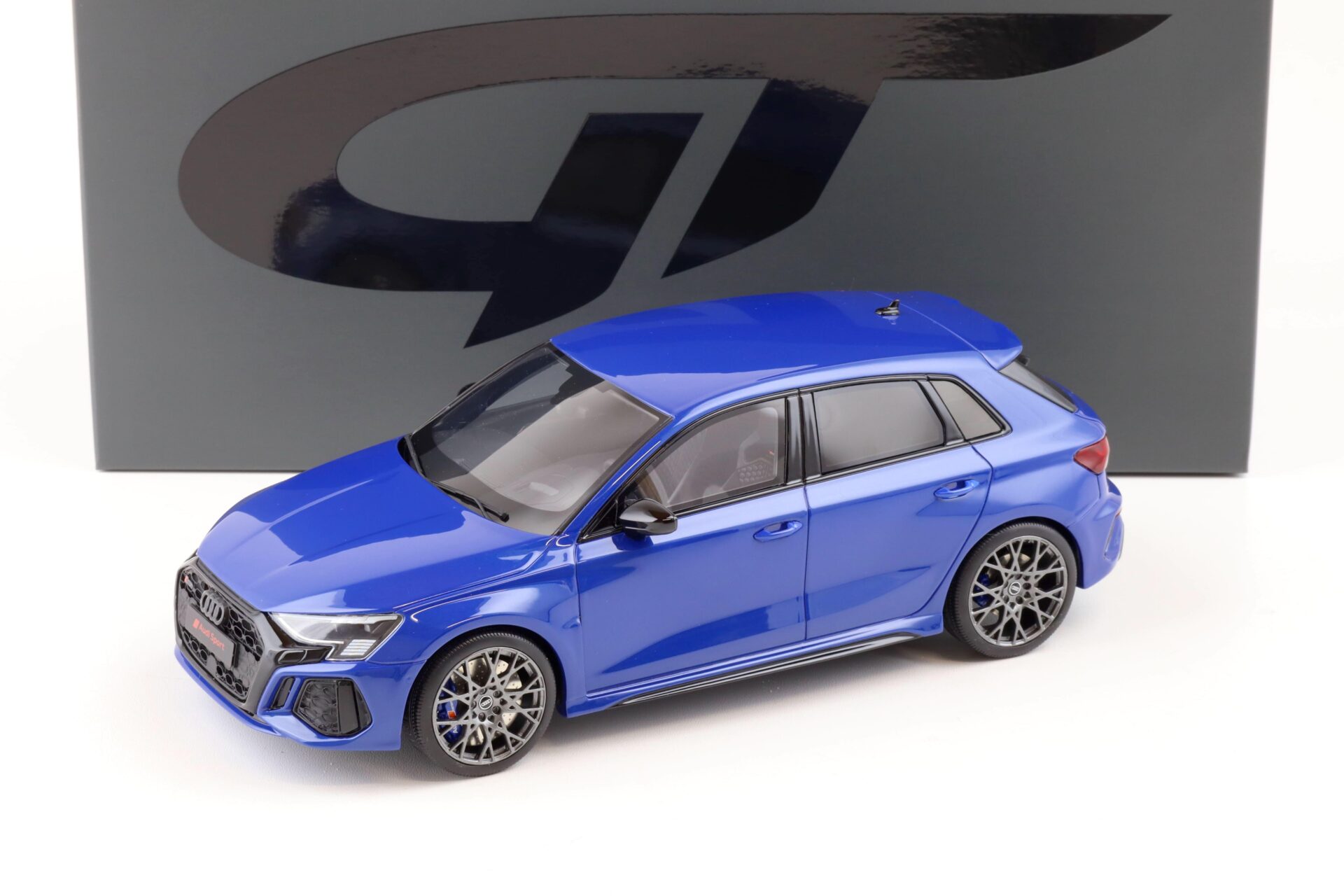 1:18 GT Spirit GT884 Audi RS3 Sportback Performance Edition blue 2022