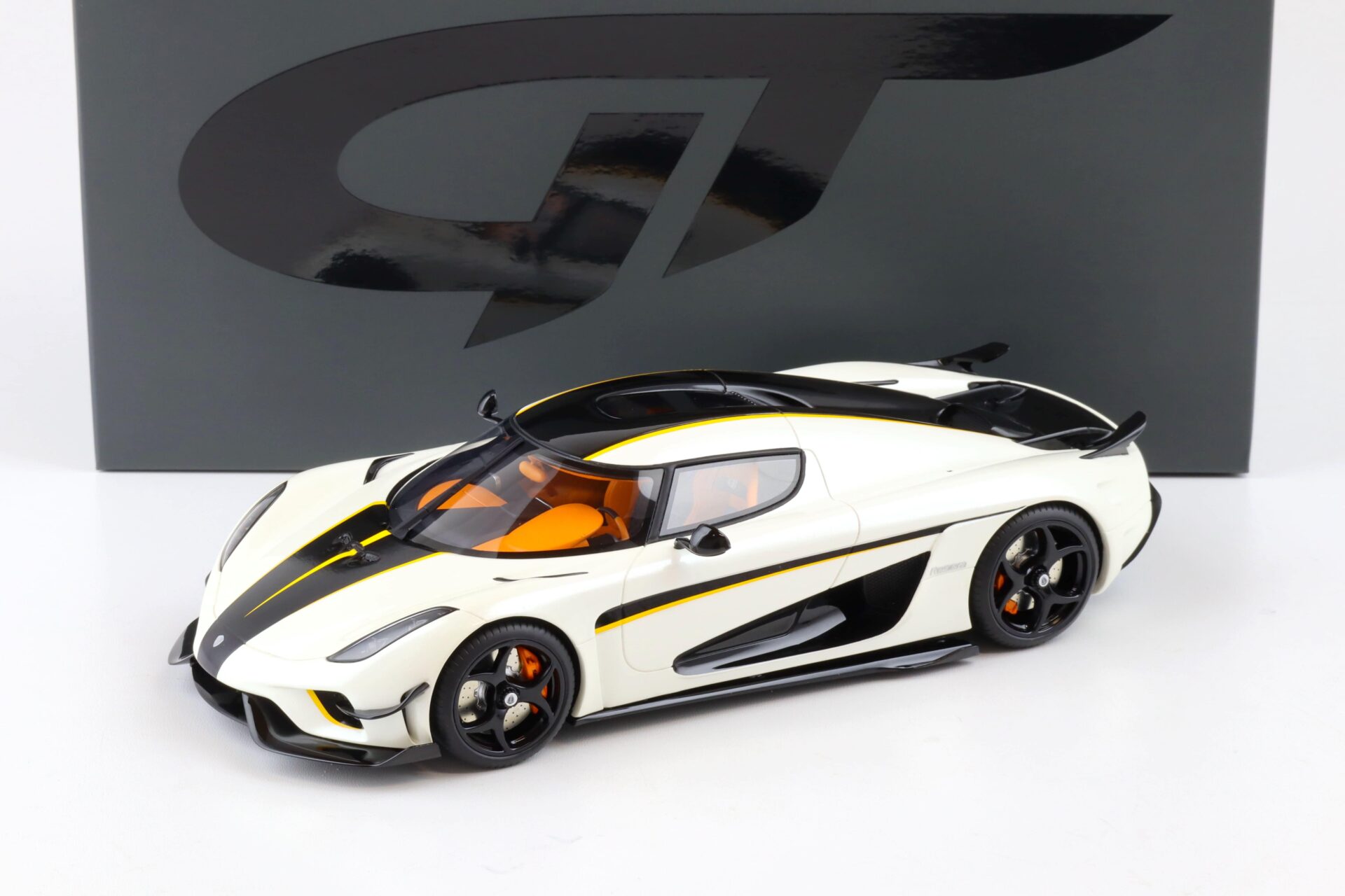 1:18 GT Spirit GT391 Koenigsegg Regera white metallic/ black 2018