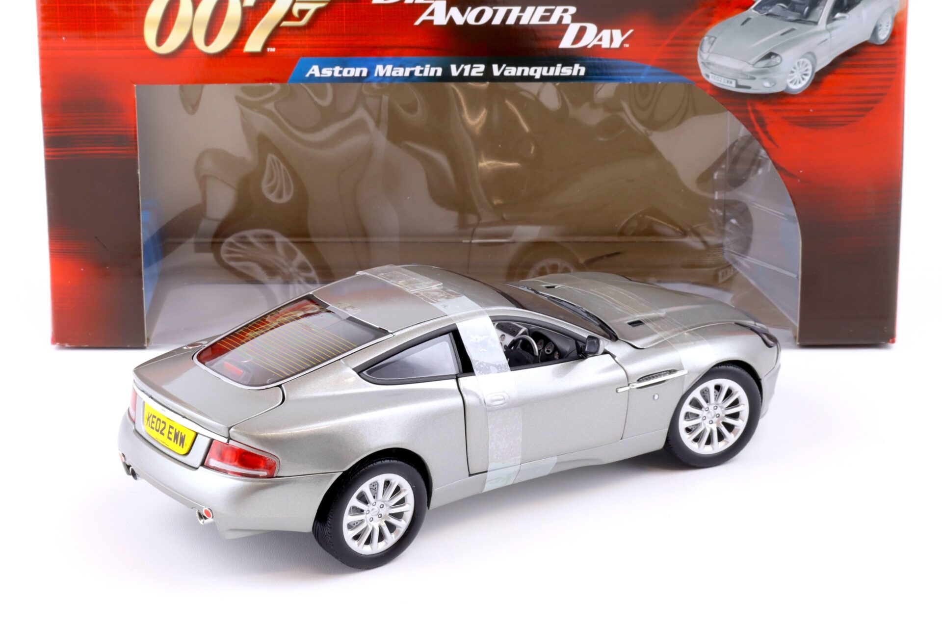 1:18 Joyride ERTL Aston Martin V12 Vanquish James Bond 007 "Die Another Day"
