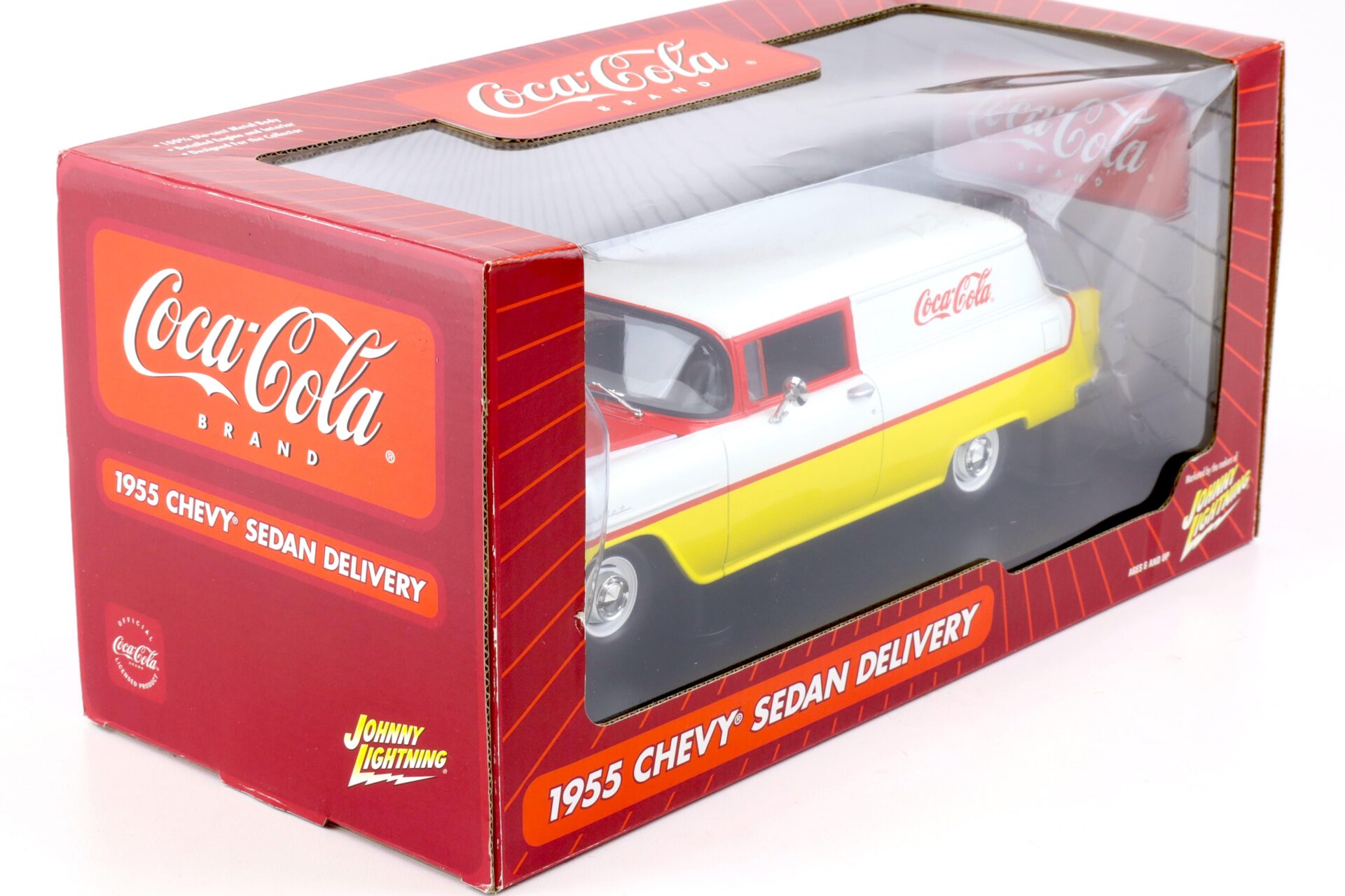 1:18 Johnny Lightning 1955 Chevrolet Sedan Delivery COCA COLA white/ red/ yellow