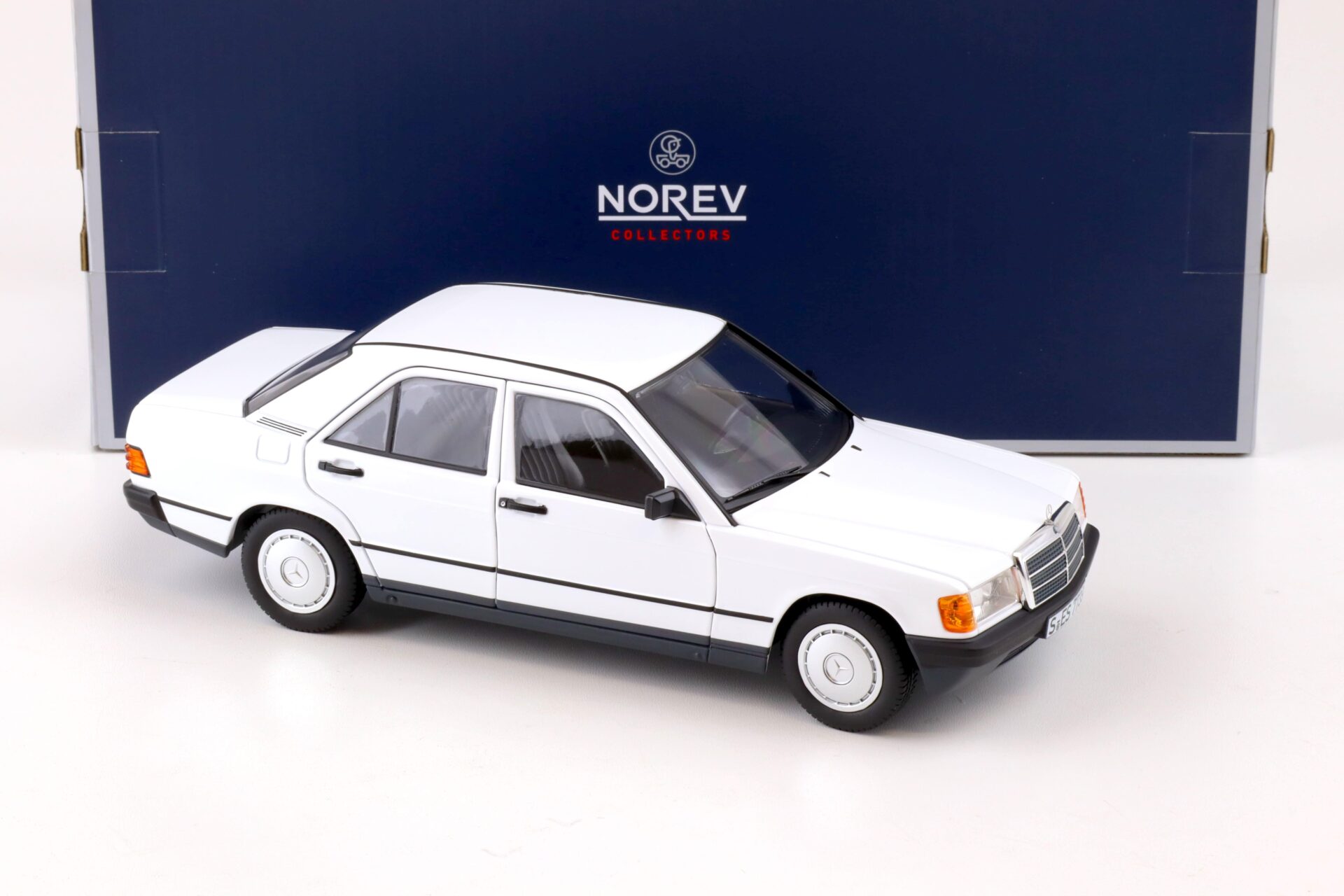 1:18 Norev Mercedes 190E W201 Limousine 1982 Classic white