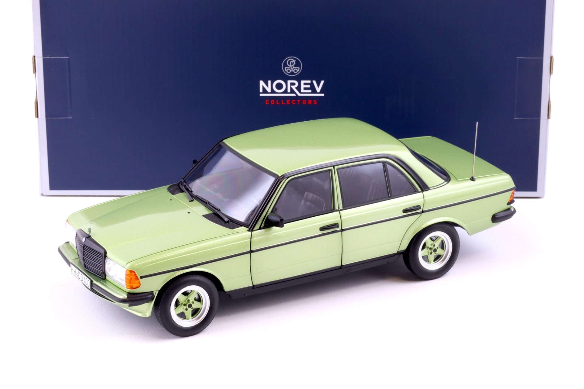 1:18 Norev Mercedes 200 W123 Limousine AMG Bodykit 1984 green metallic