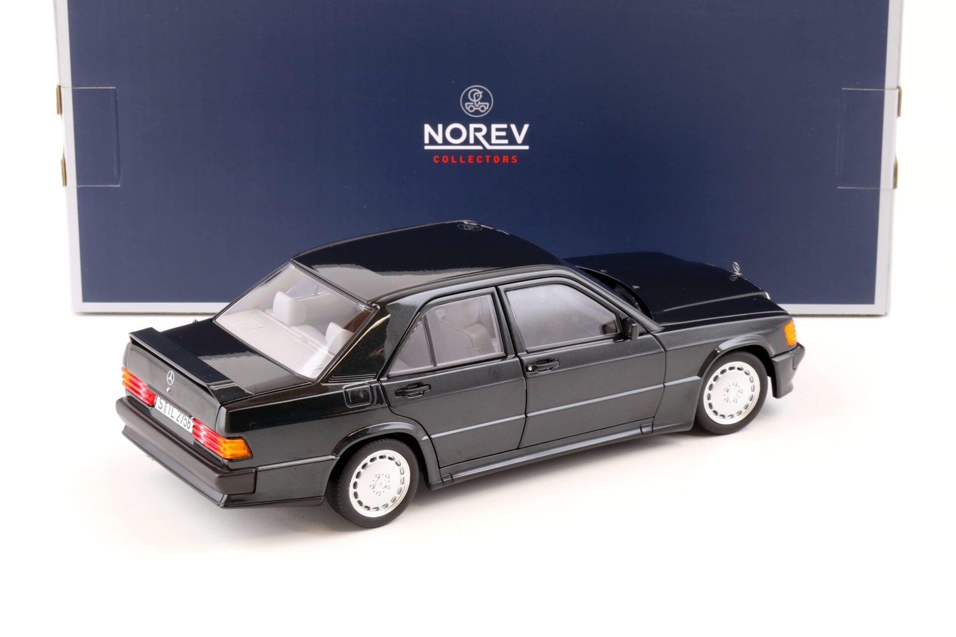 1:18 Norev Mercedes 190E 2.3-16 W201 Limousine 1984 black metallic