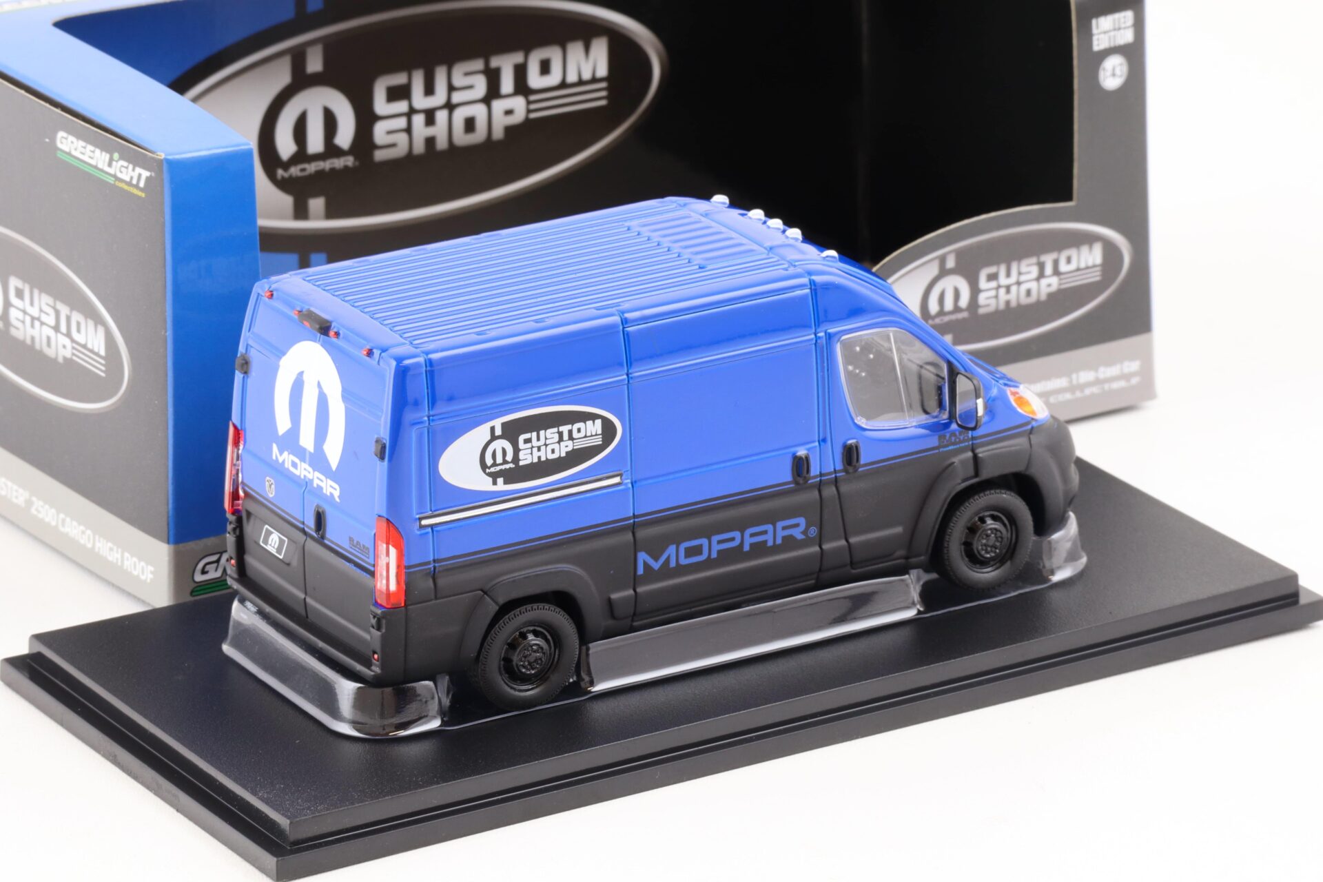 1:43 Greenlight 2018 Ram Promaster 2500 Cargo High Roof MOPAR Custom Shop blue