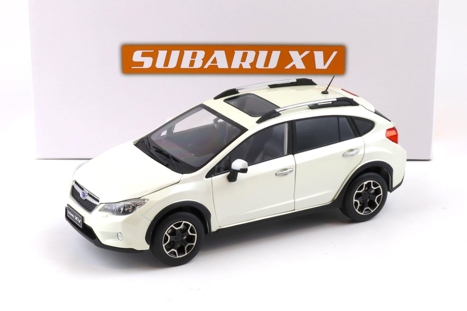 ID 83206 orig.jpg 1:18 Sun Star Subaru XV 2014 Crystal white pearl
