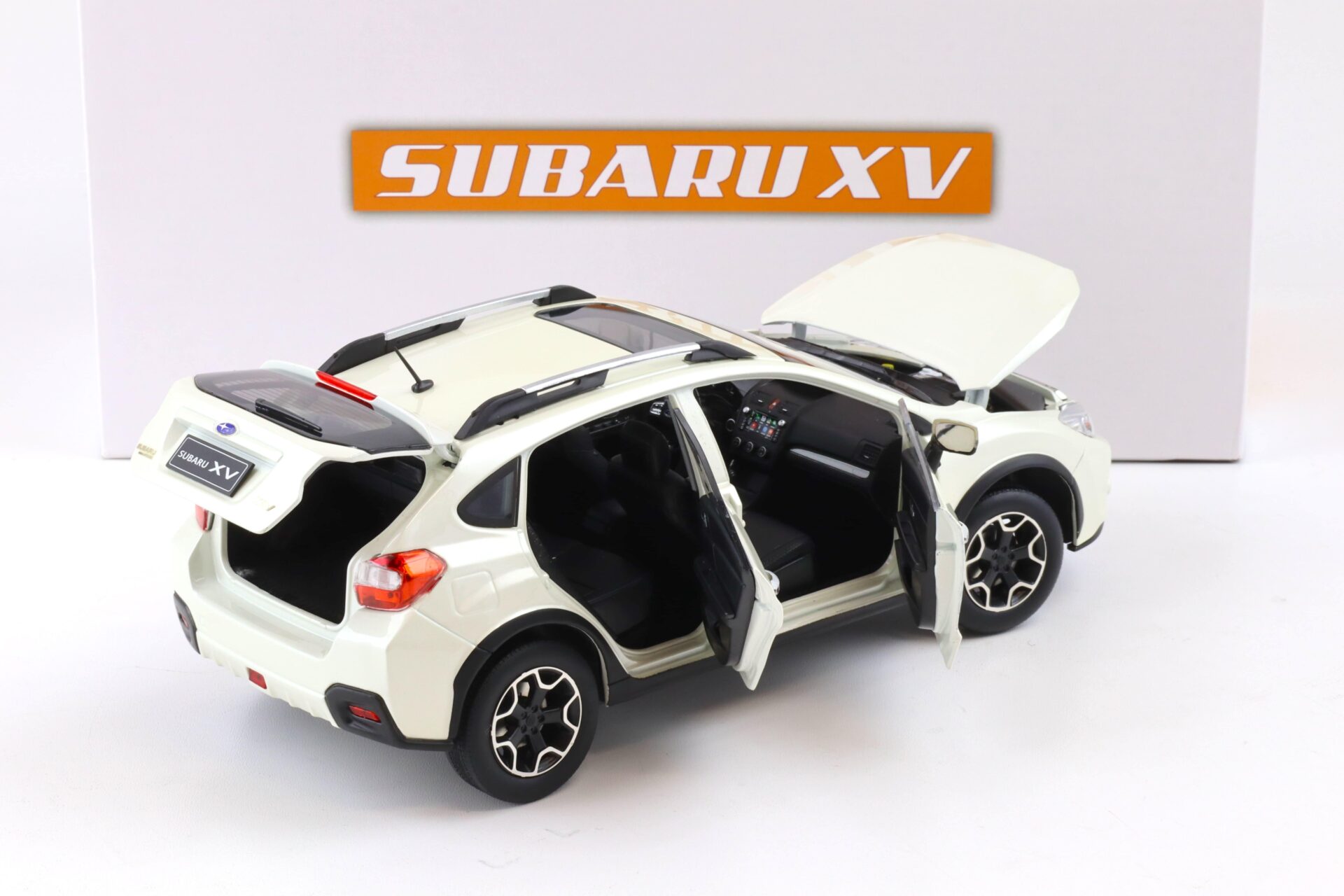 1:18 Sun Star Subaru XV 2014 Crystal white pearl