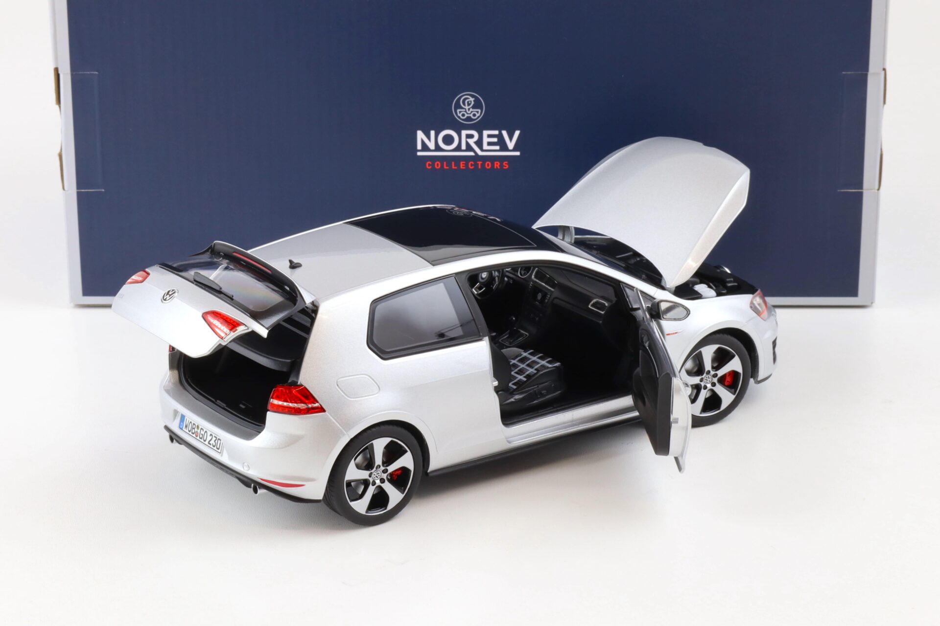 1:18 Norev VW Golf VII 7 GTI 2013 Reflex silver