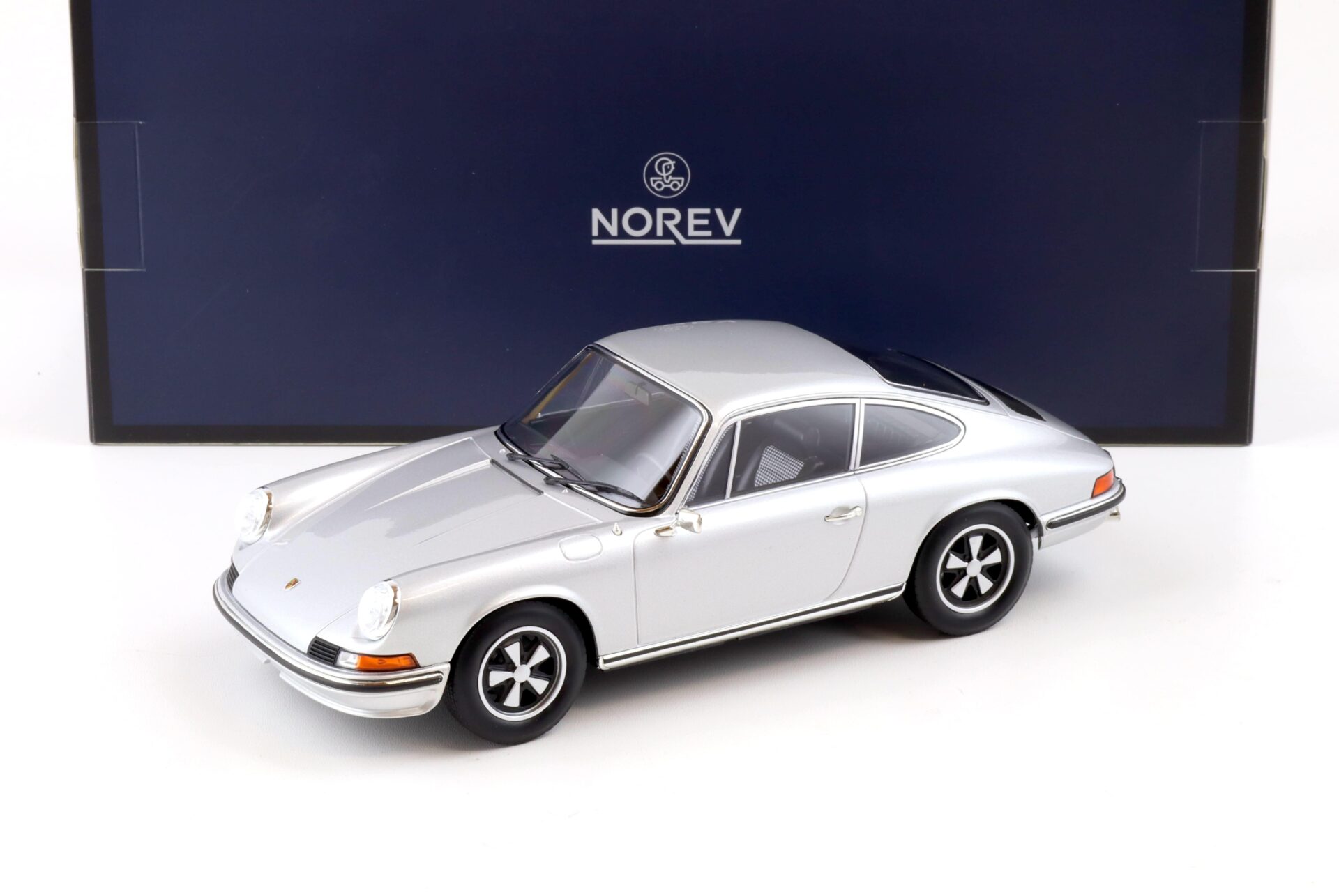 ID 83290 orig.jpg 1:18 Norev Porsche 911 S Coupe 1973 silver metallic TOP GUN Maverick - Limited 500 pcs.
