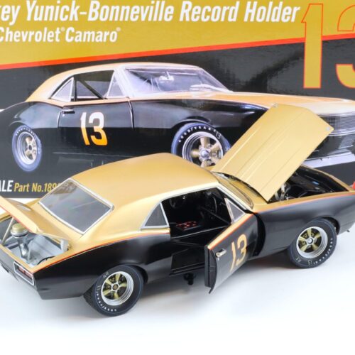 1:18 GMP Chevrolet Camaro 1967 Bonneville Record #13 Smokey Yunick black/ gold - Image 4
